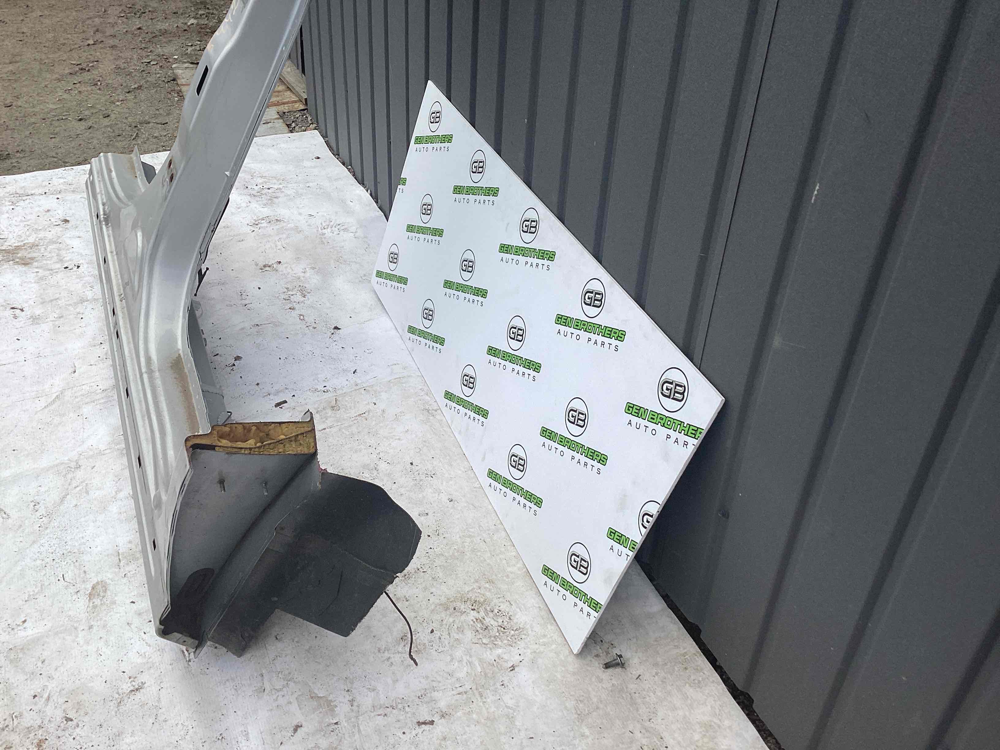 Стійки кузова та пороги