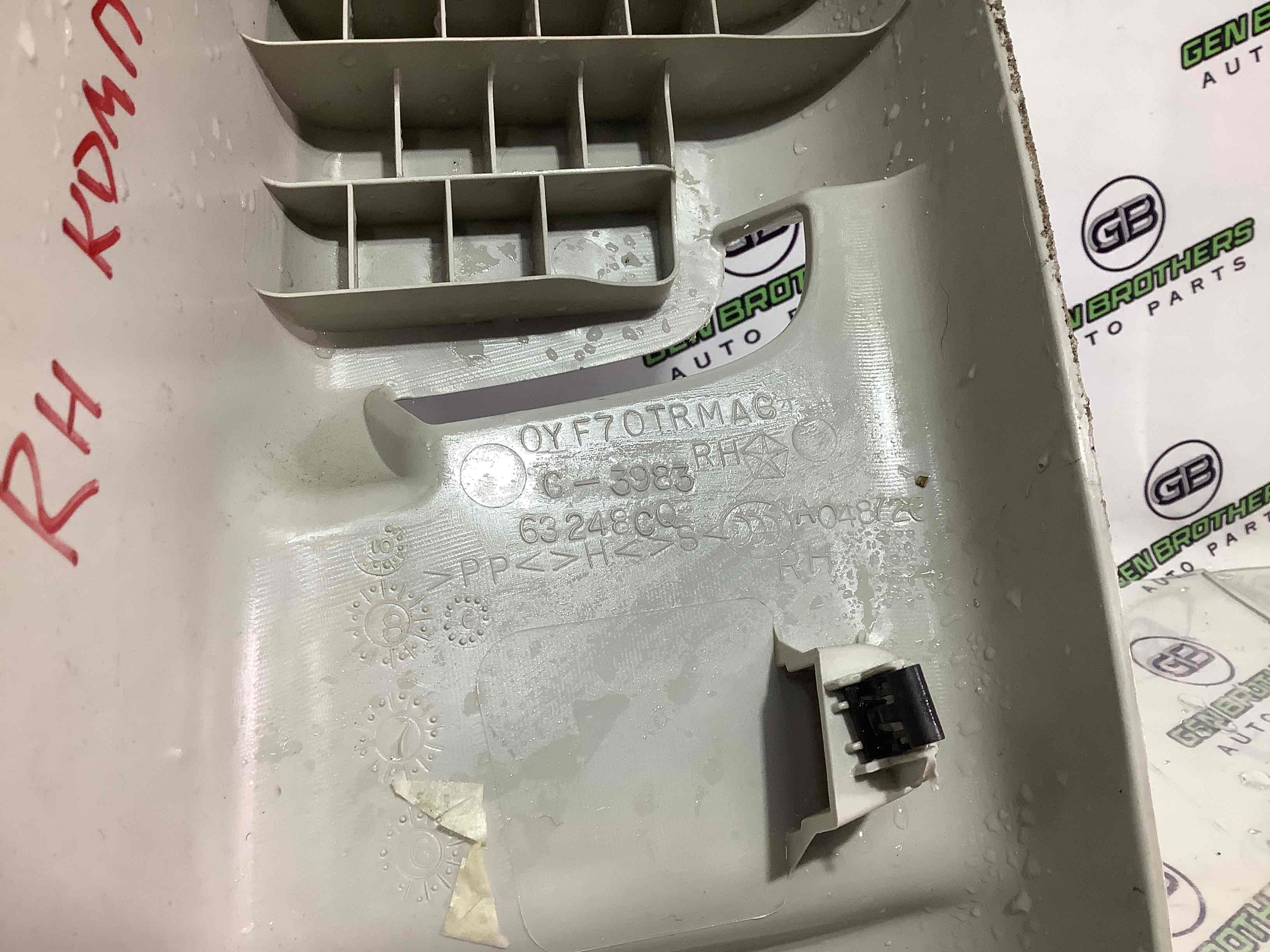 Обшивка задньої стійки права