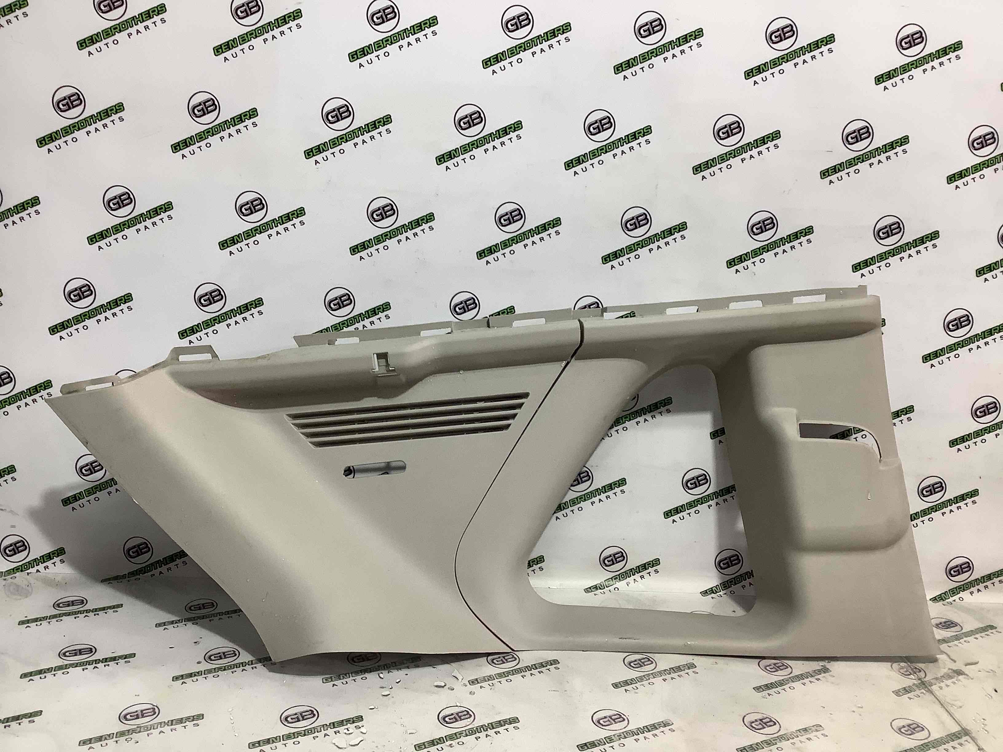 Обшивка задньої стійки права