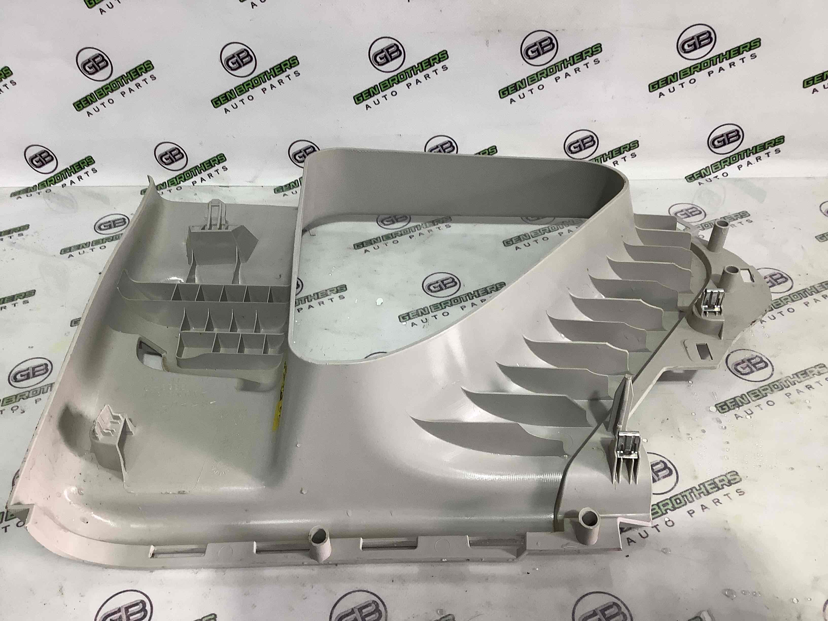 Обшивка задньої стійки ліва