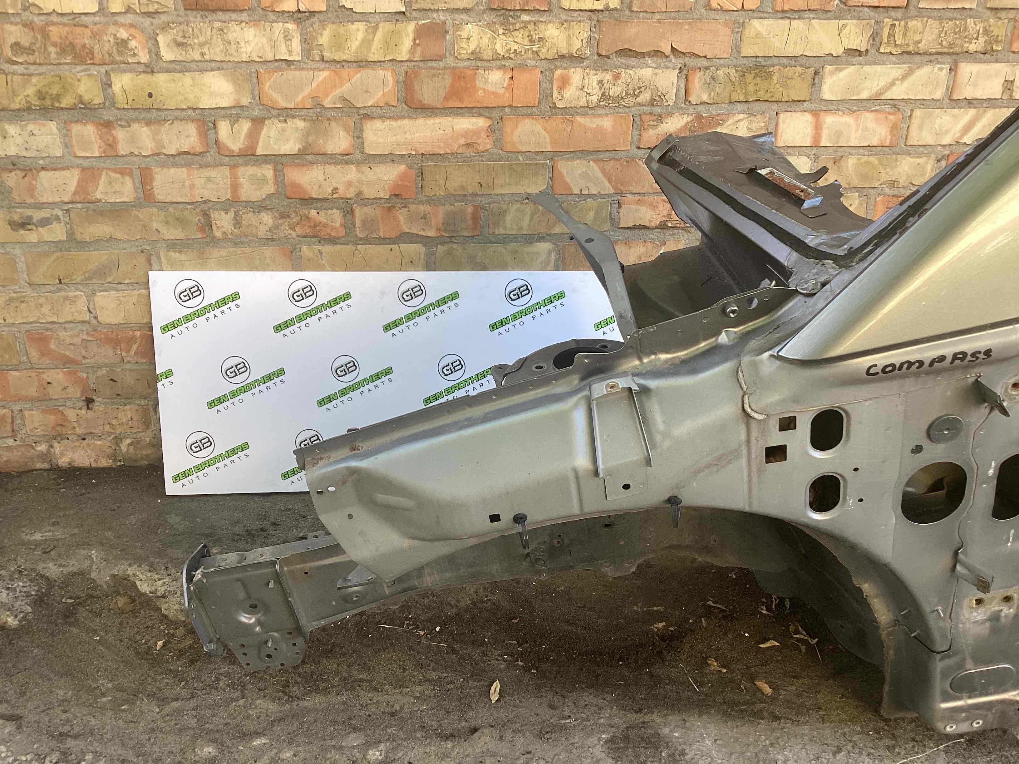 Чверть передня ліва