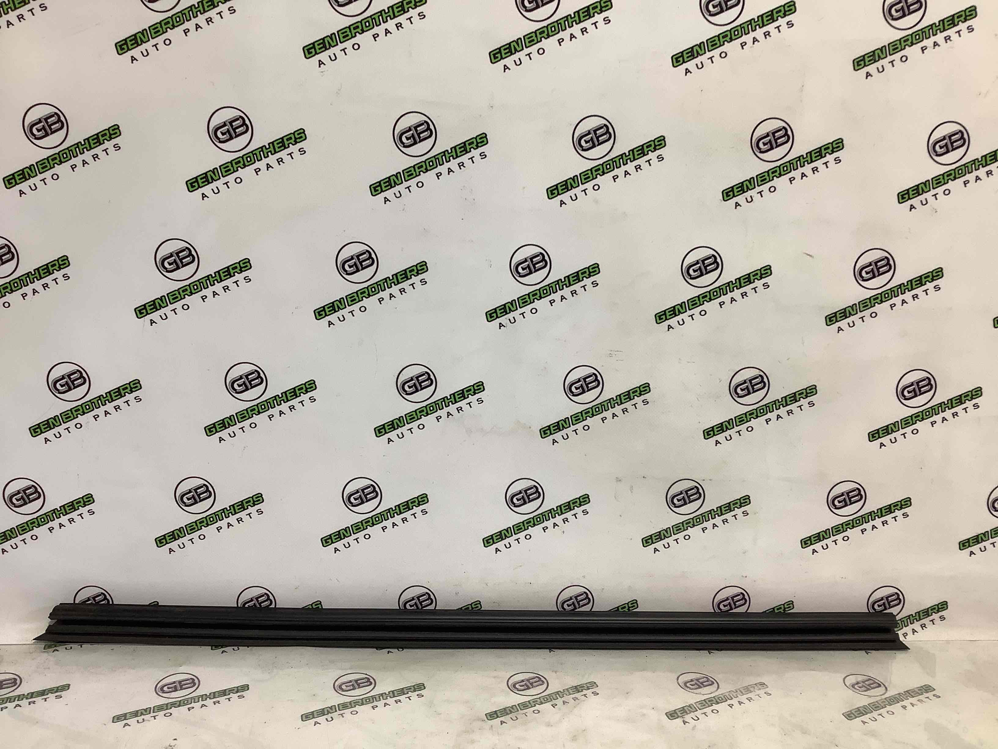 Молдинг двері передньої правої