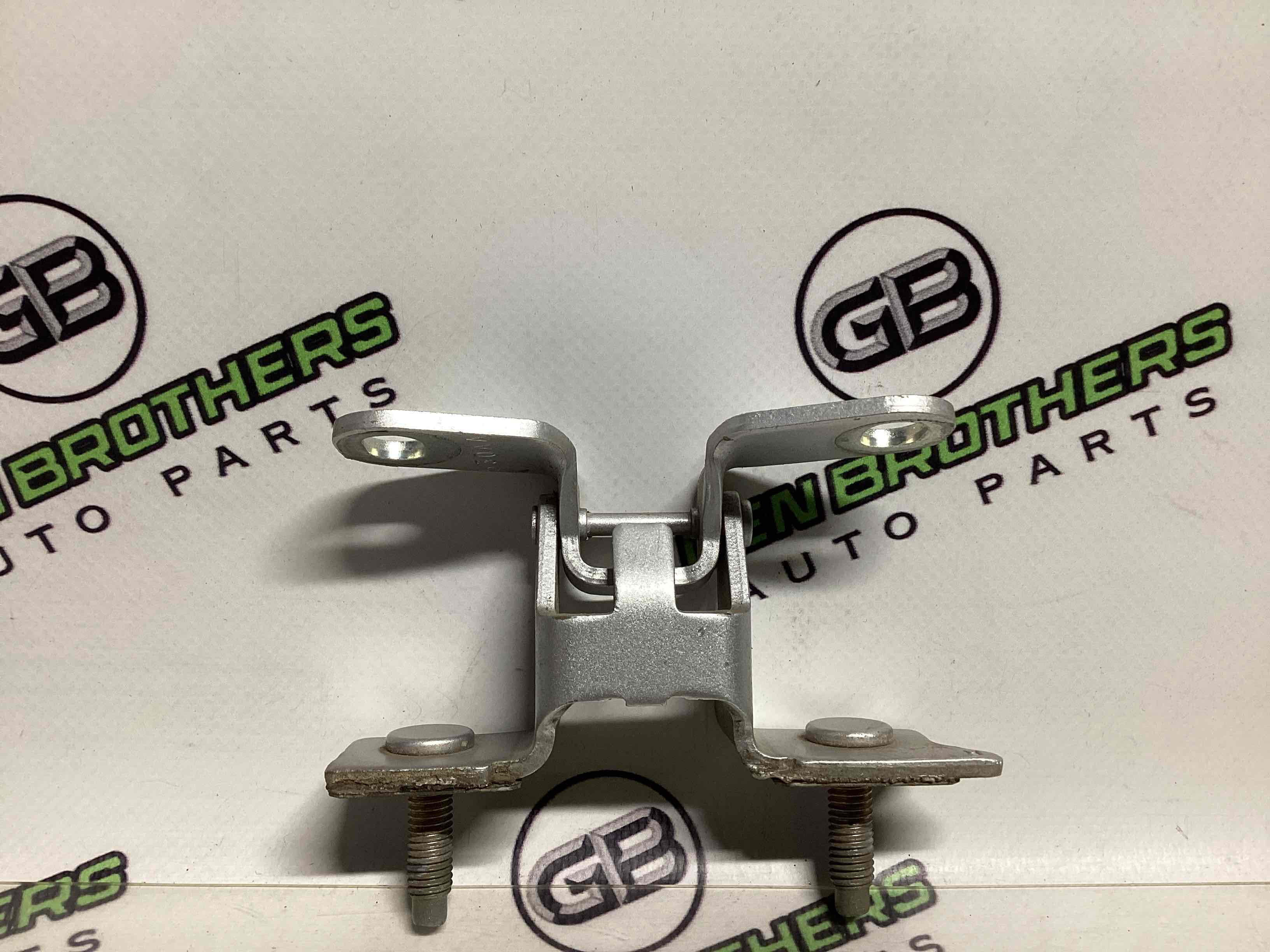 Петля кришки багажника, двері багажника