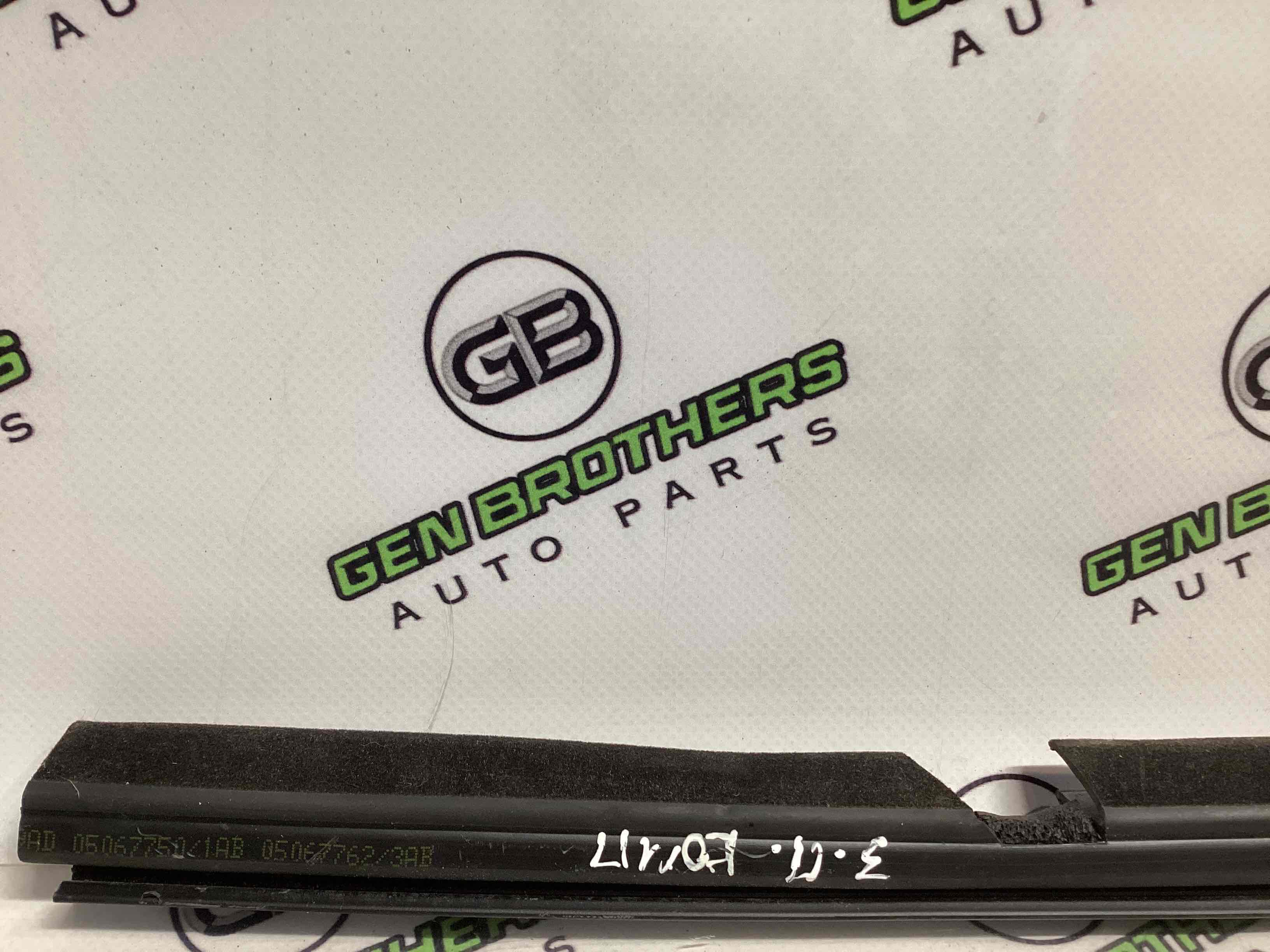 Молдинг двері задньої правої