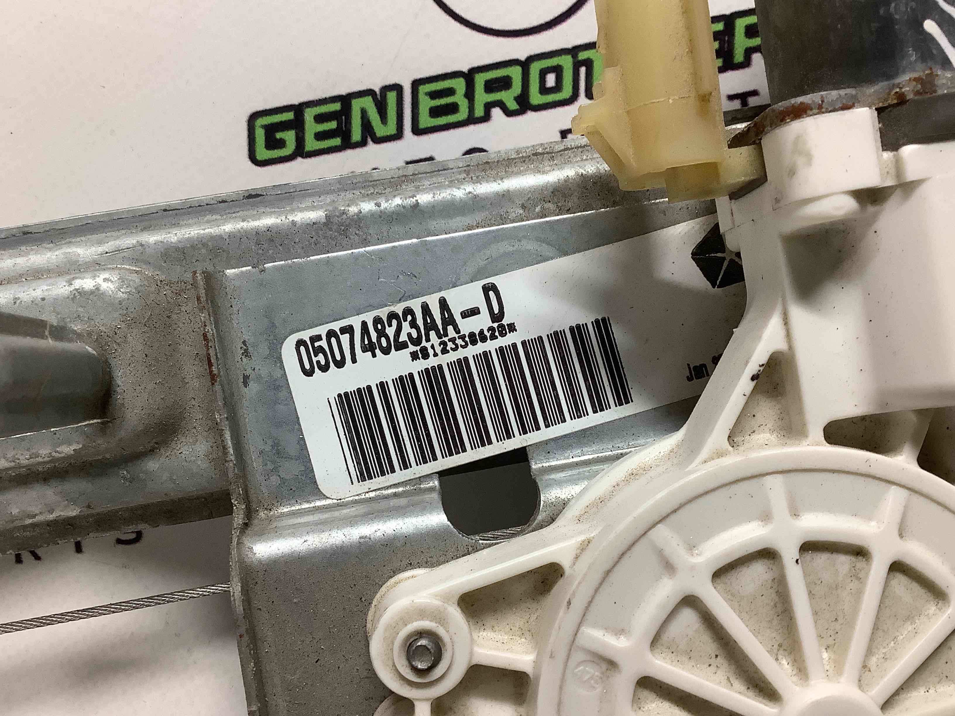 Склопідйомник задній лівий