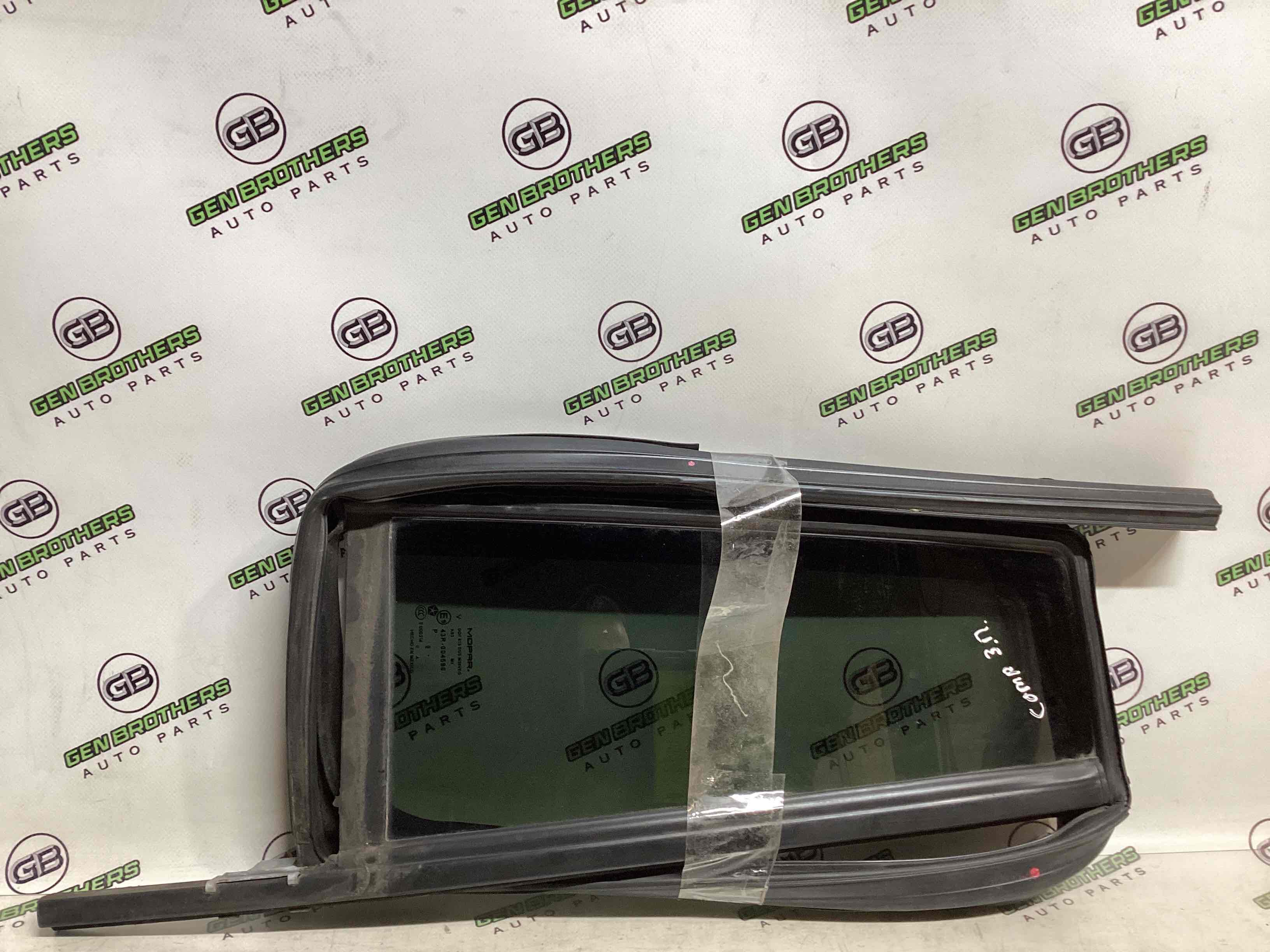 Скло дверей трикутник кватирка