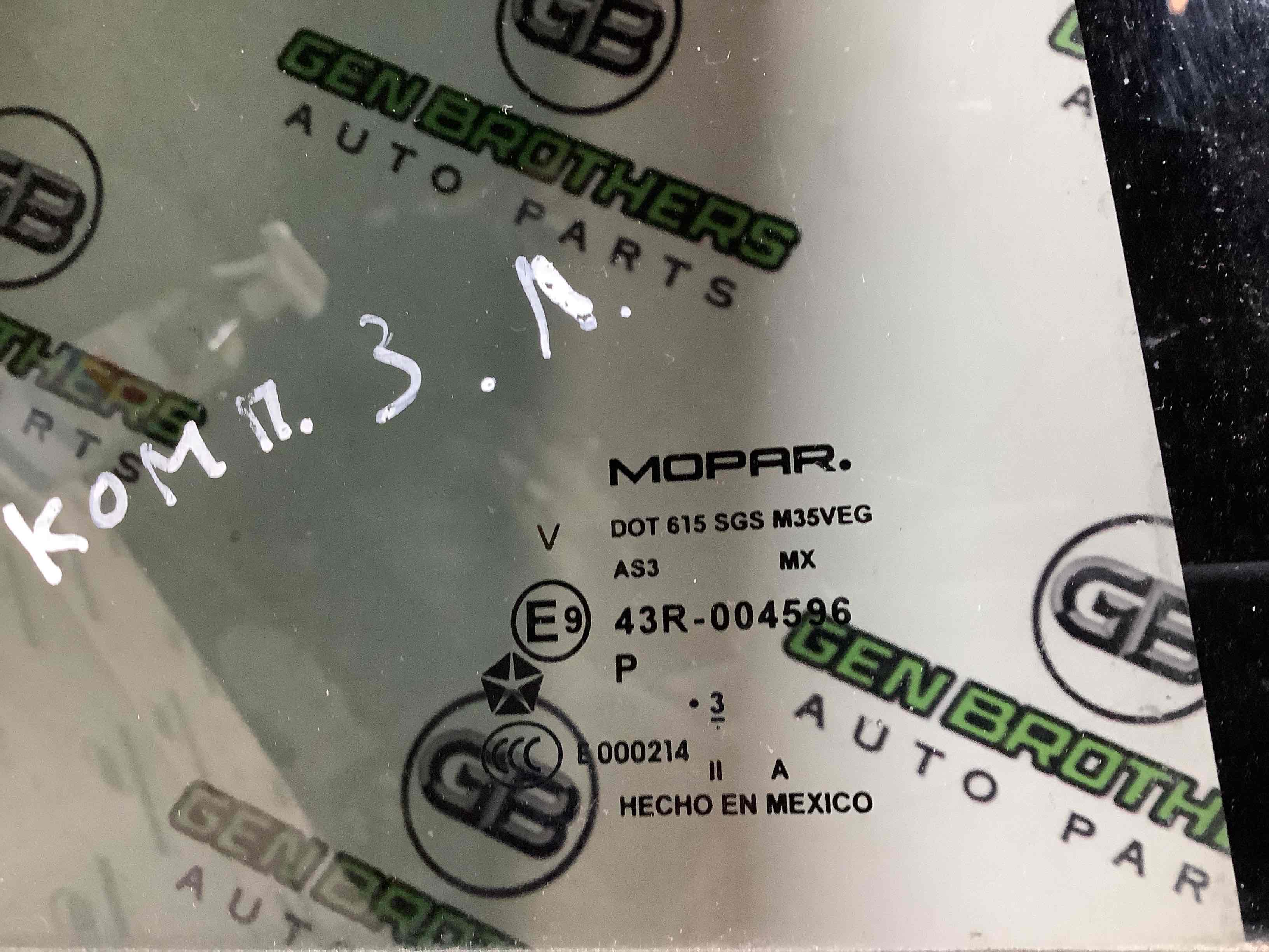 Скло дверей трикутник кватирка