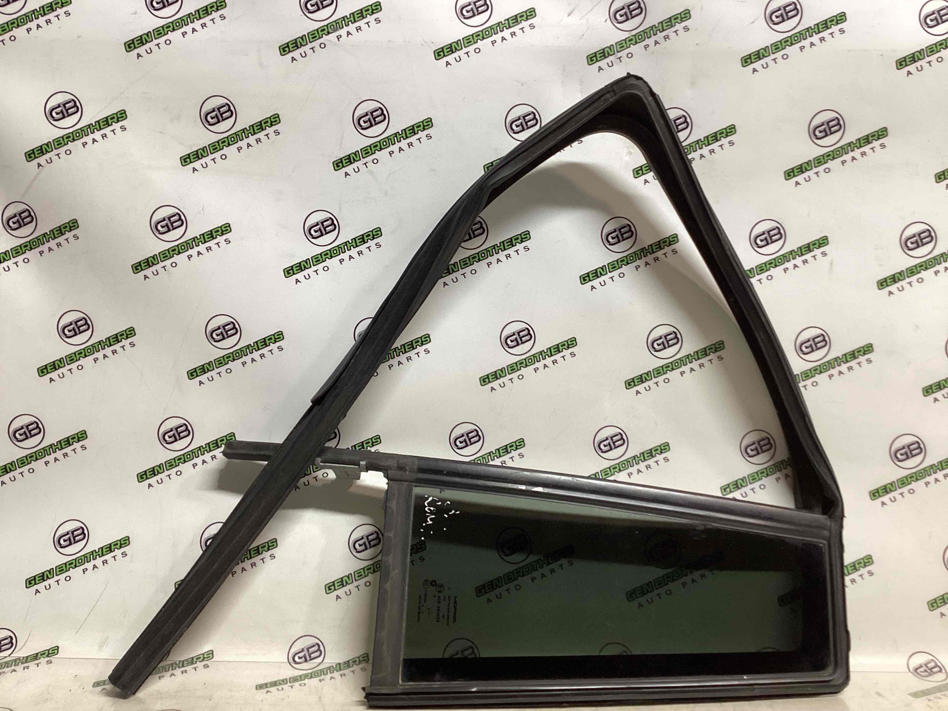 Скло дверей трикутник кватирка