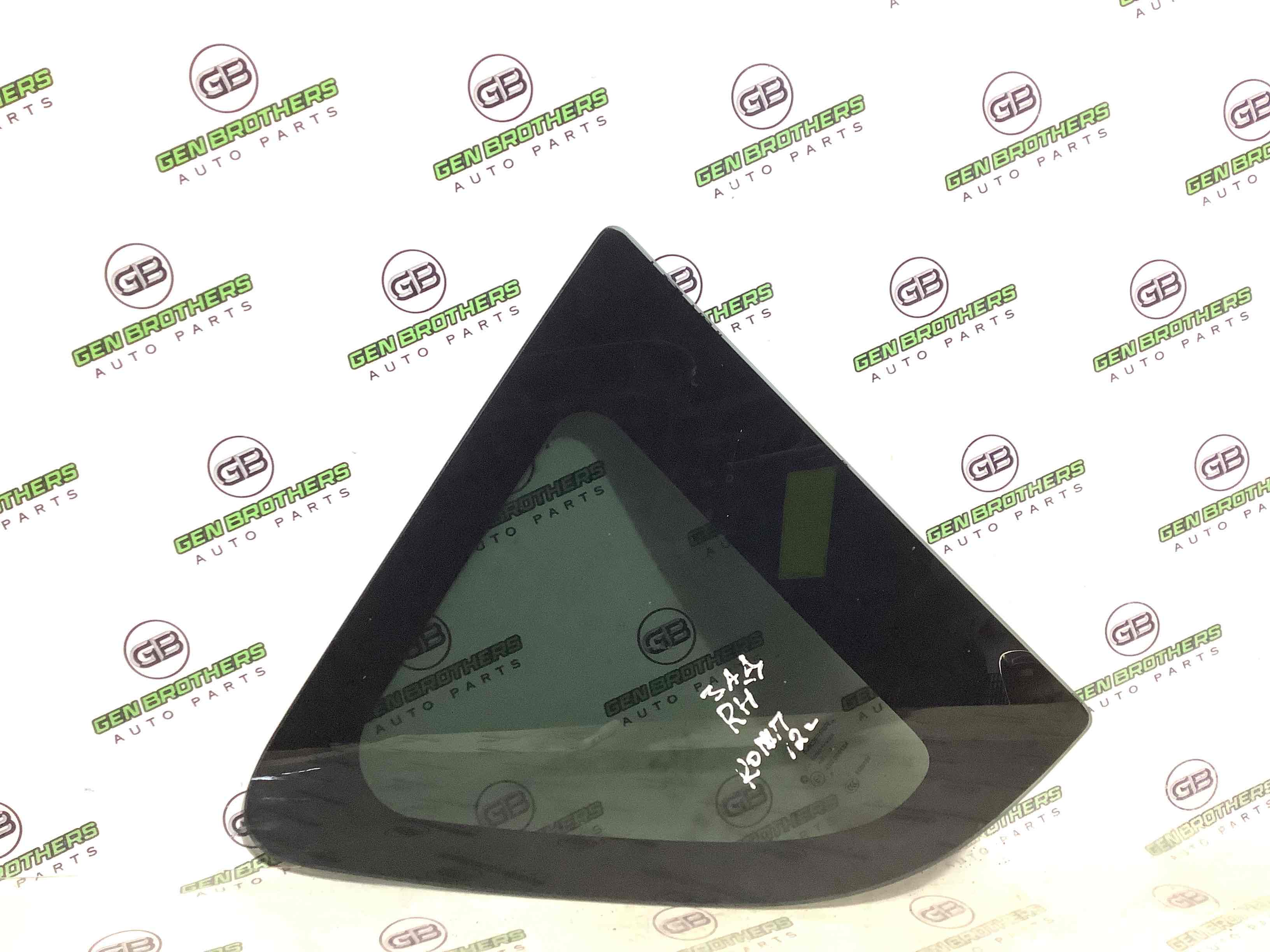 Скло кузовне бічне праве