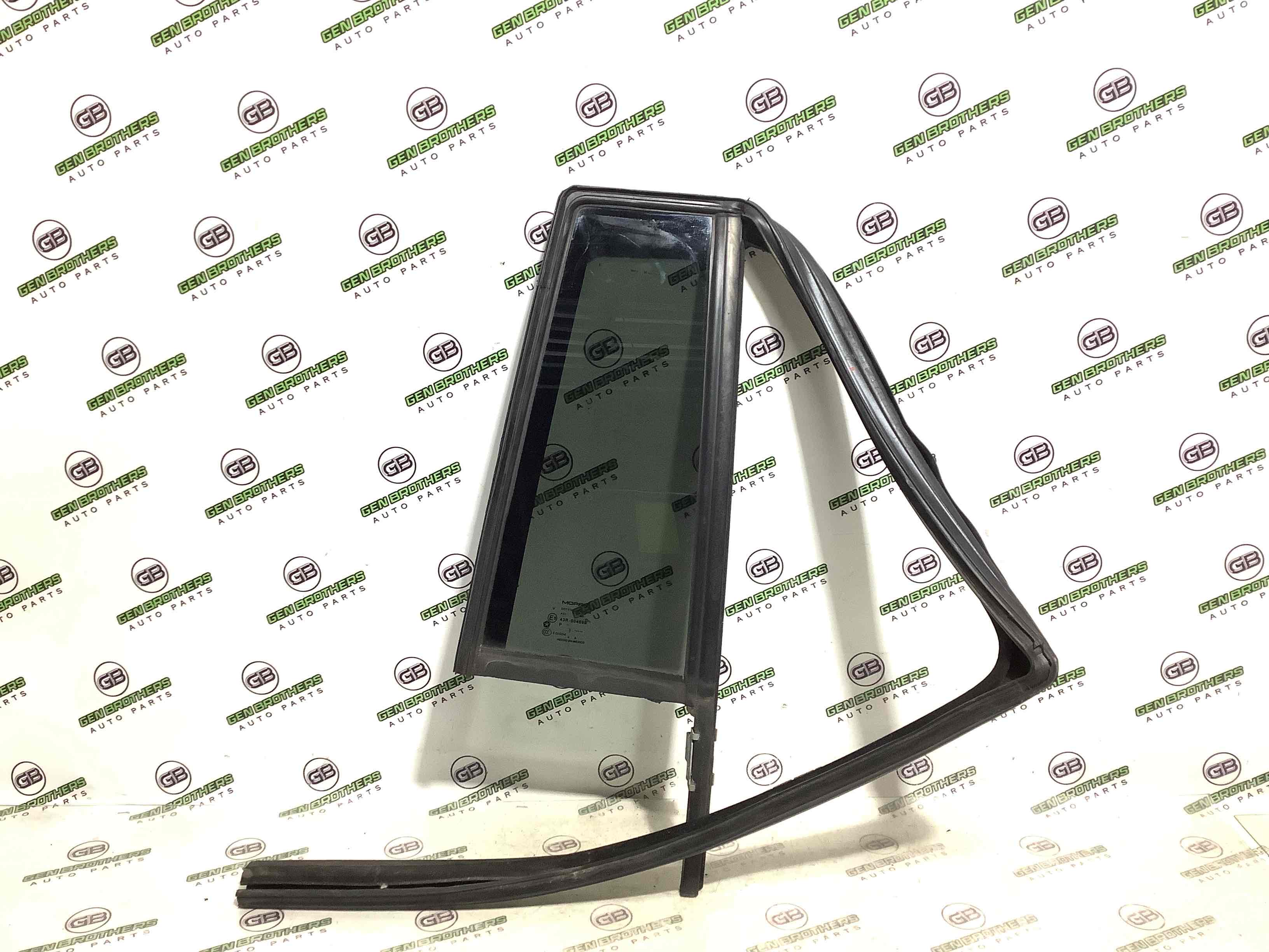 Скло дверей трикутник кватирка