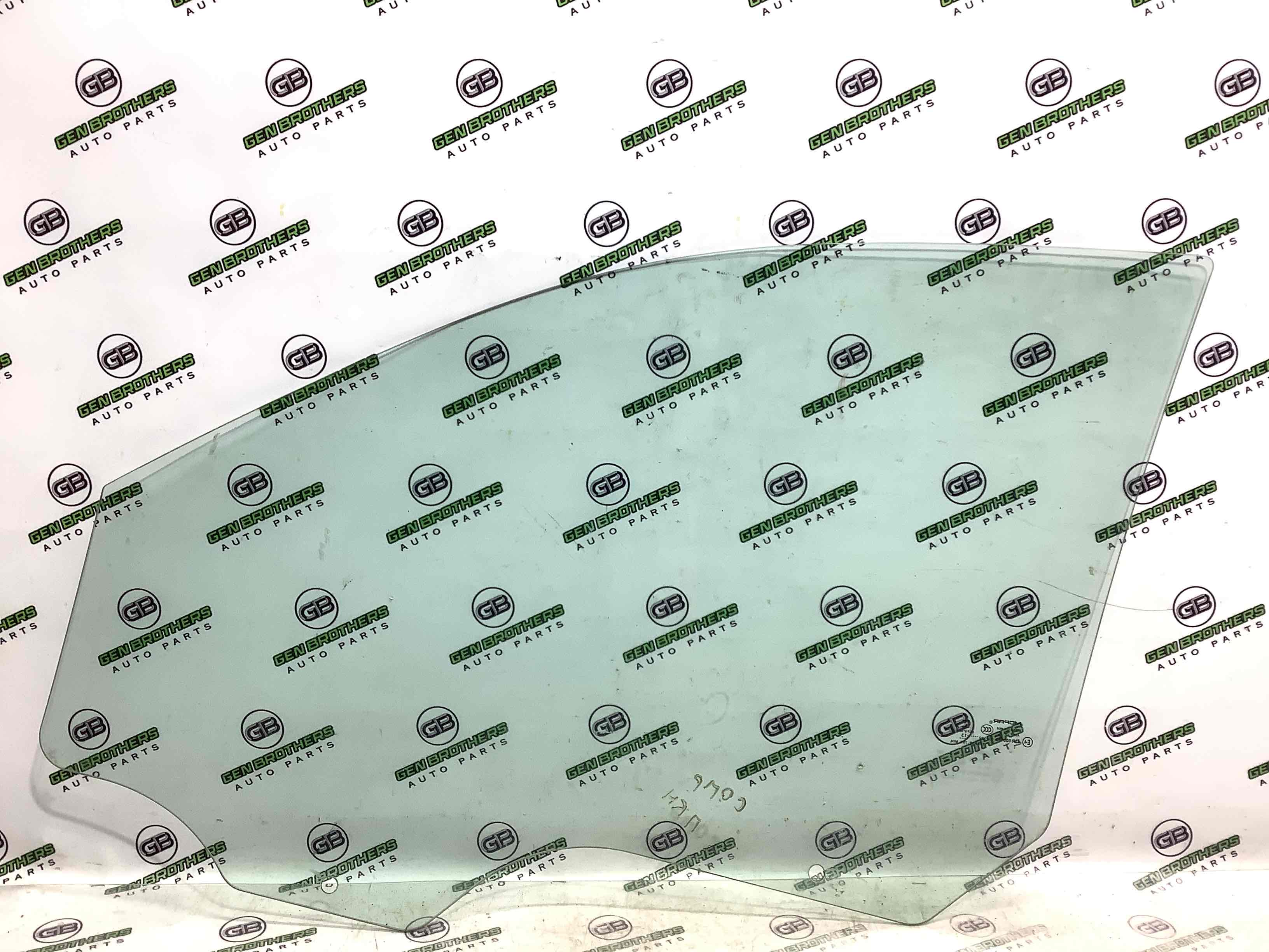 Скло переднє праве