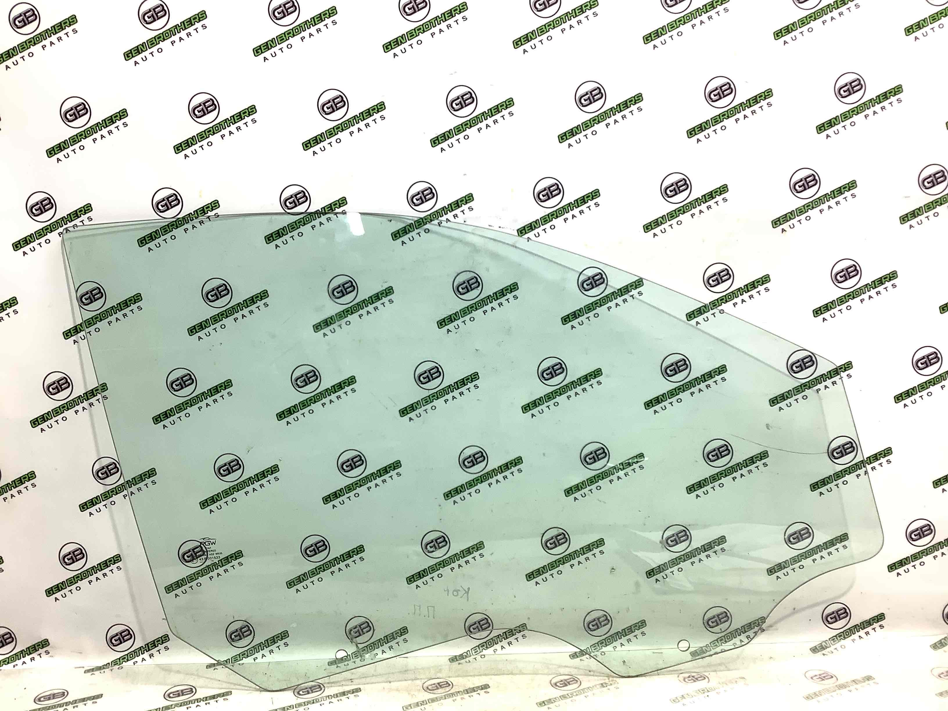 Скло переднє праве