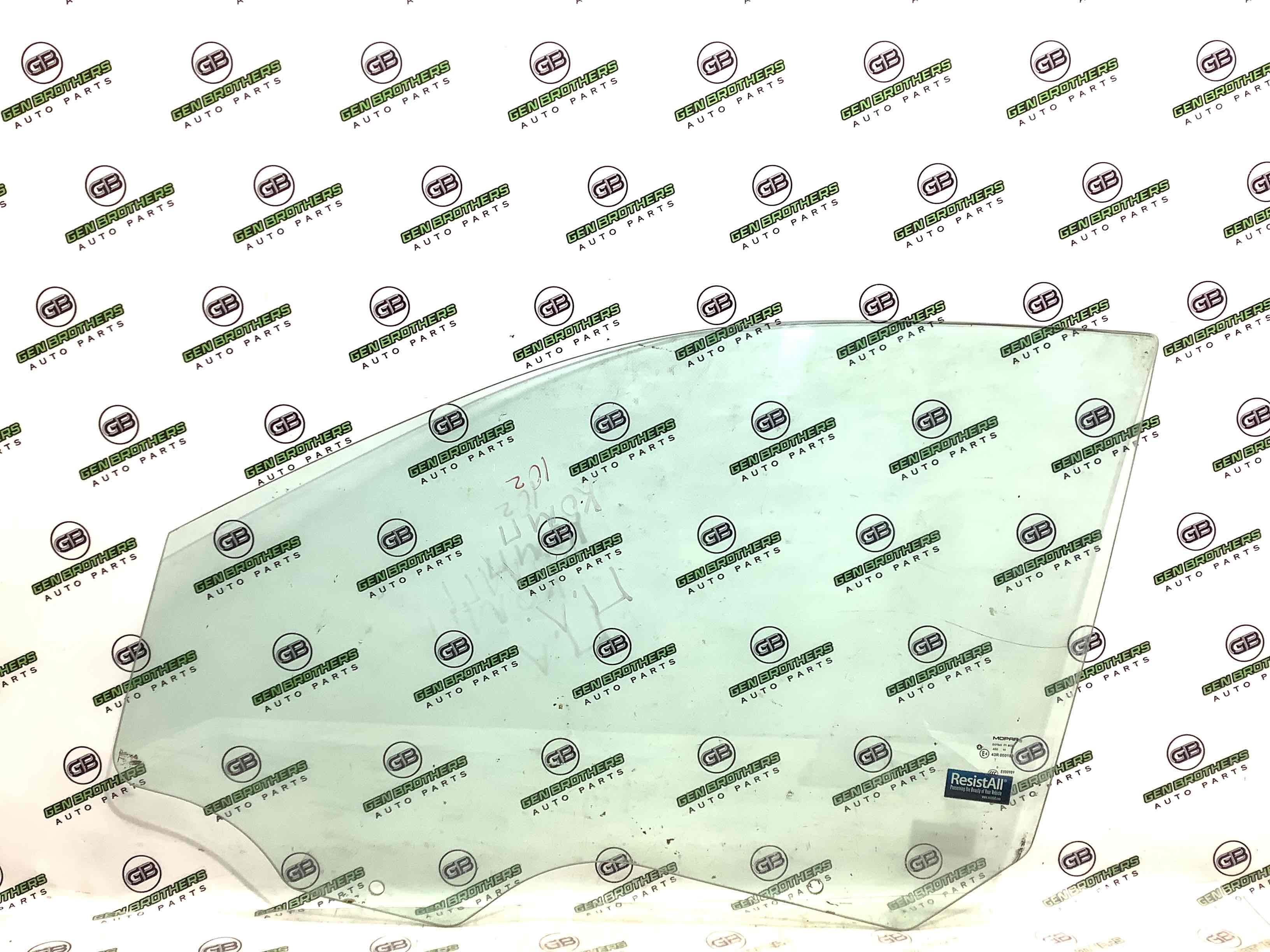 Скло переднє ліве