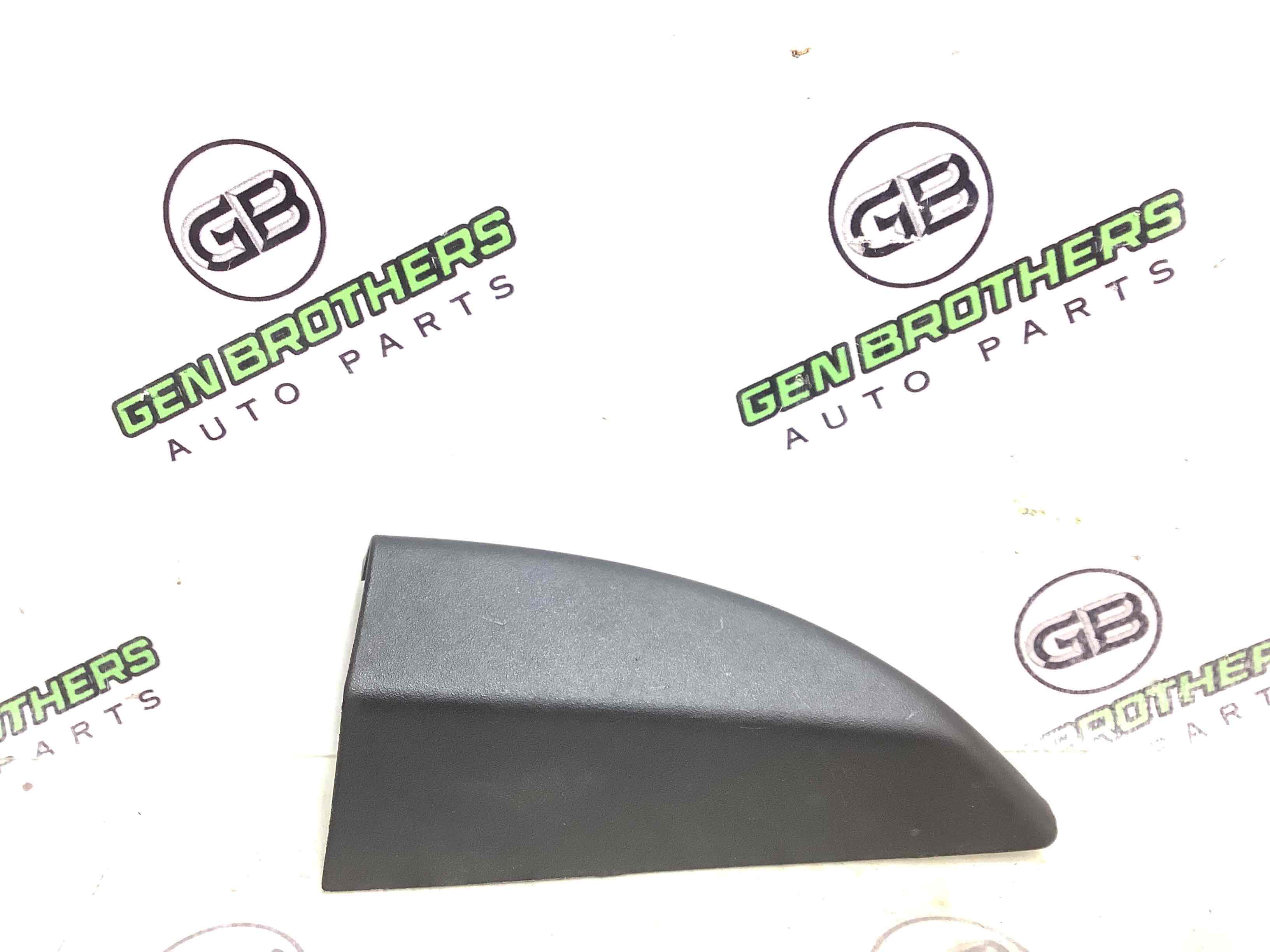 Корпус, накладка, кріплення правого дзеркала