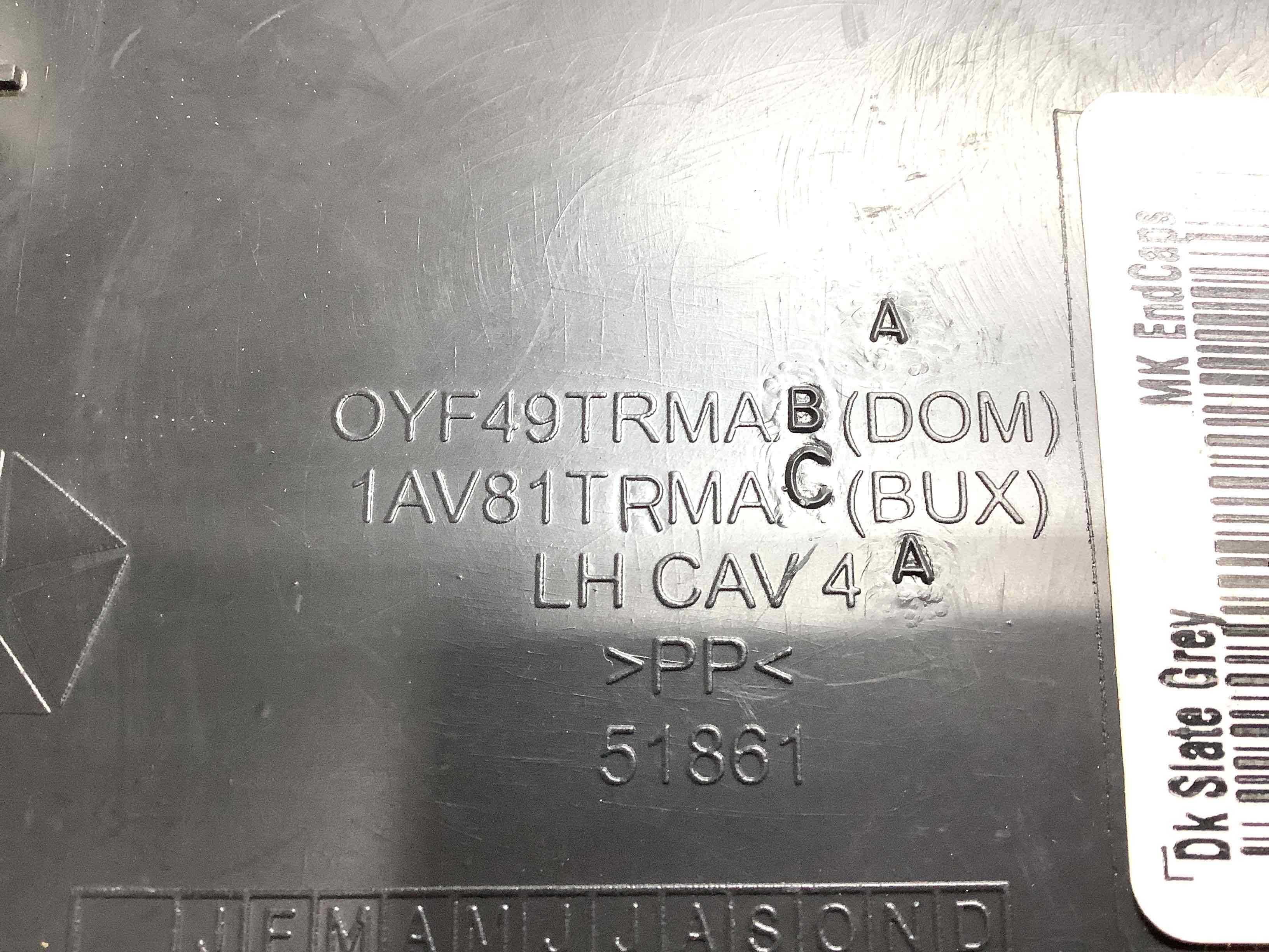 Обшивка панелі приладів торпедо