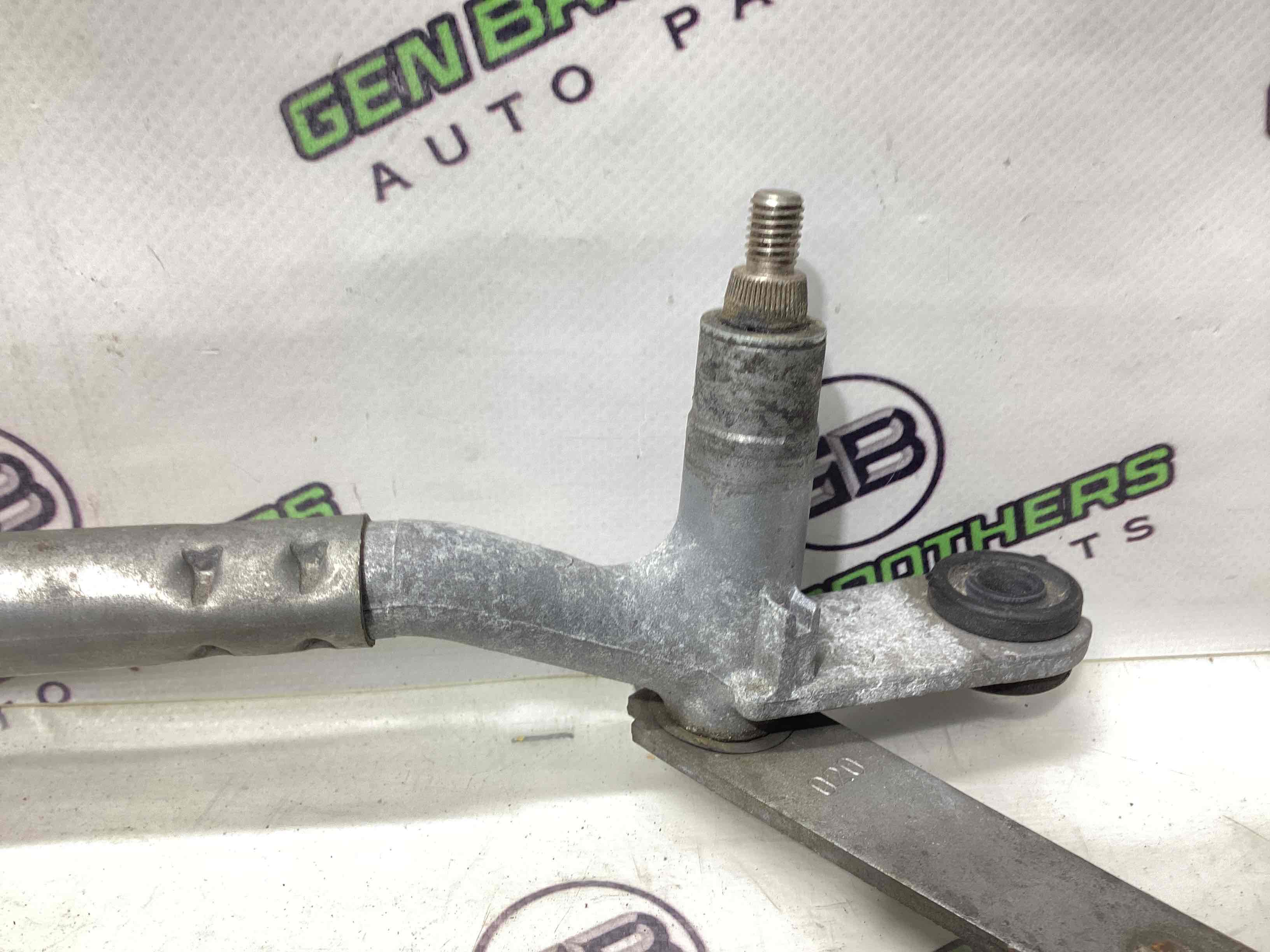 Механізм склоочисника, трапеція двірників