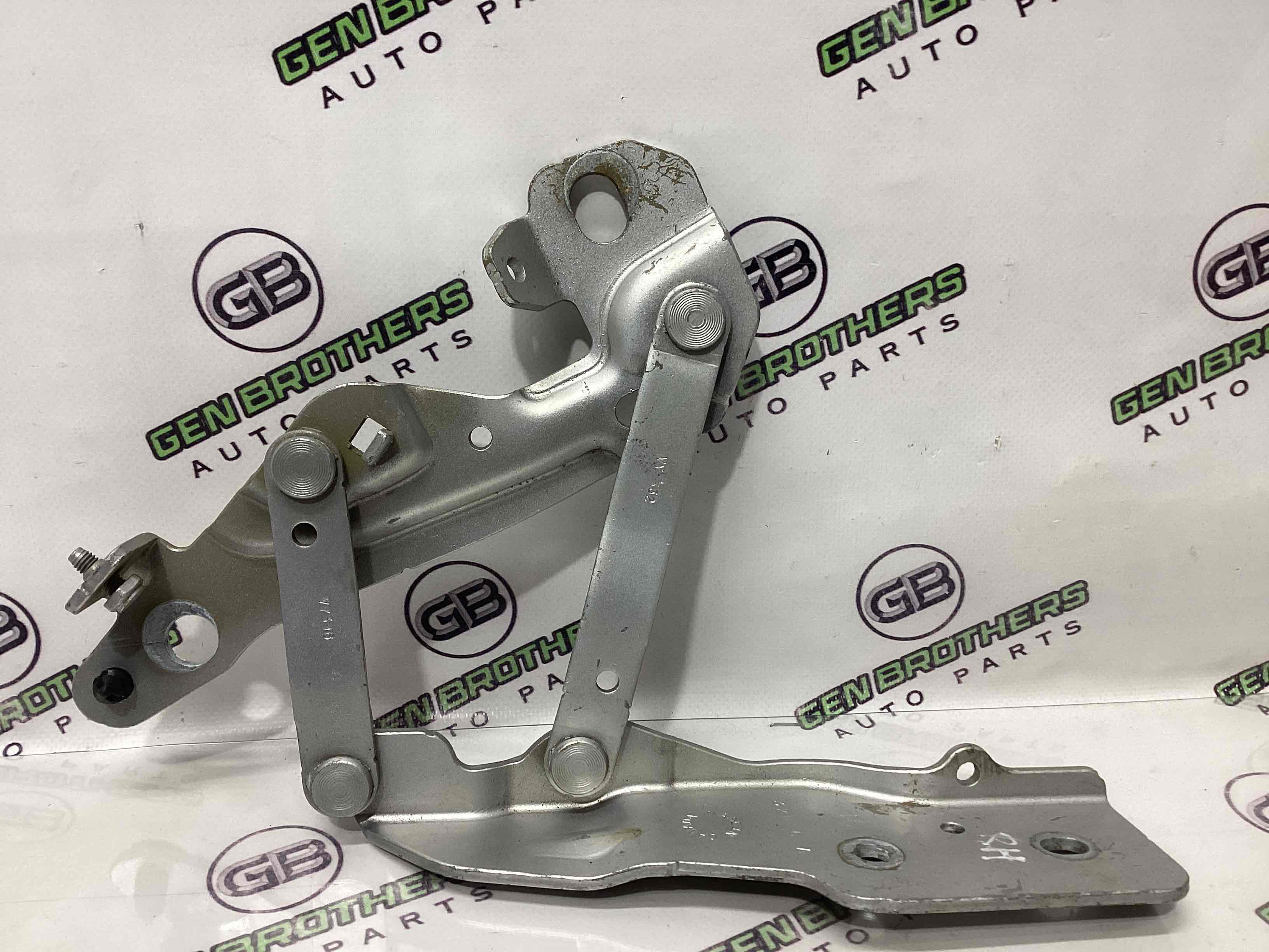 Петля капота, кронштейн капота