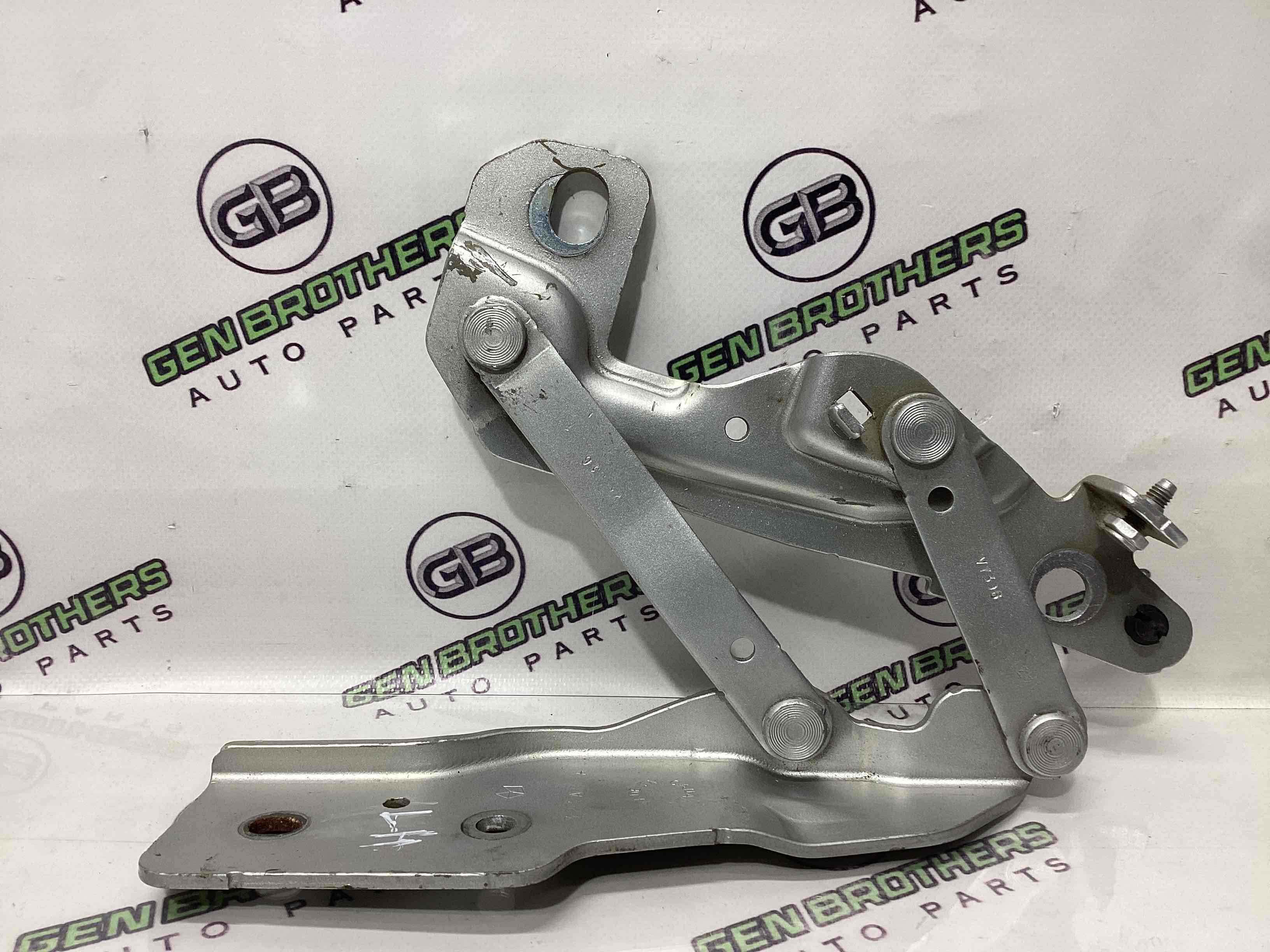 Петля капота, кронштейн капота