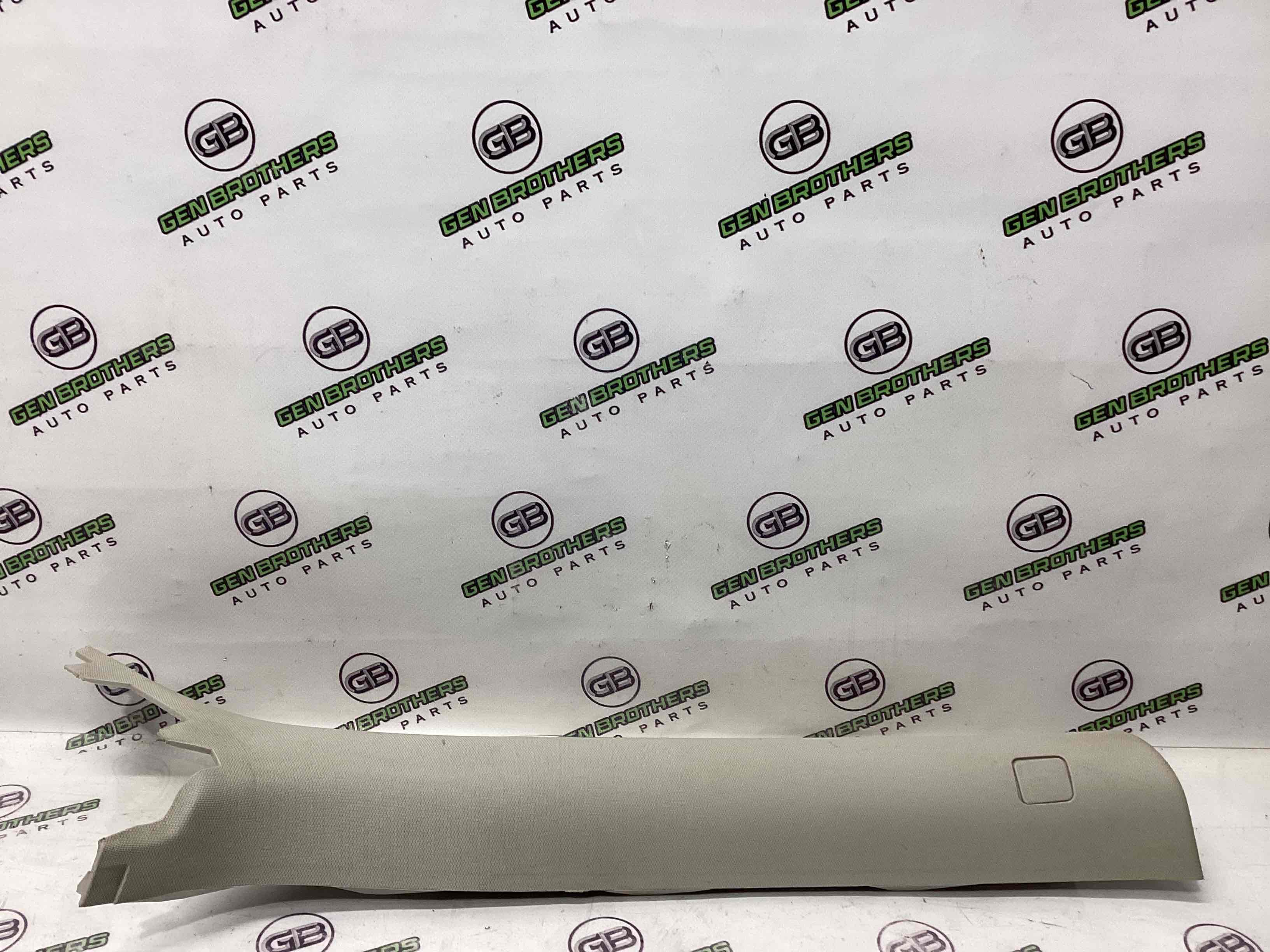 Обшивка передньої стійки права