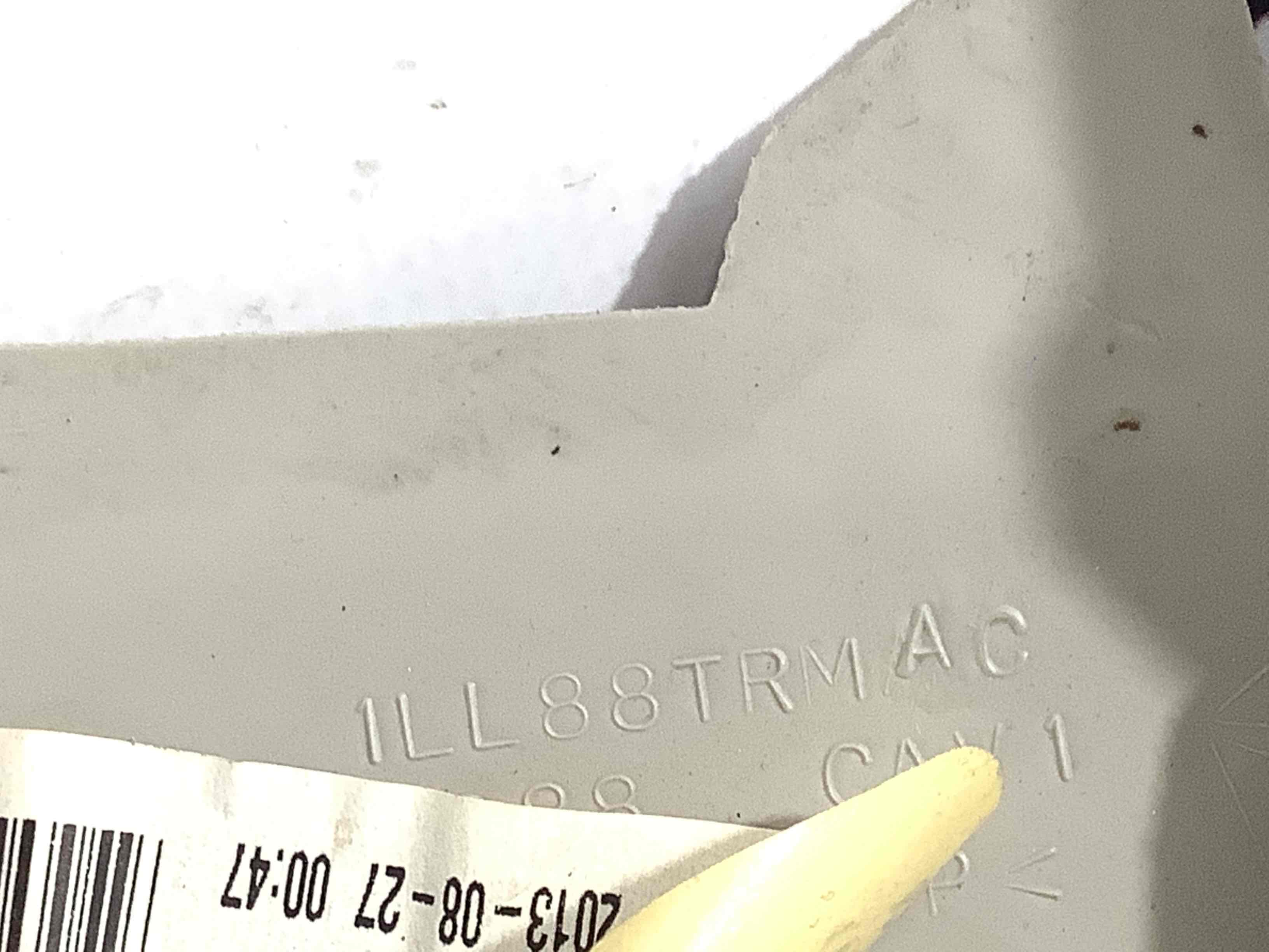 Обшивка передньої стійки права