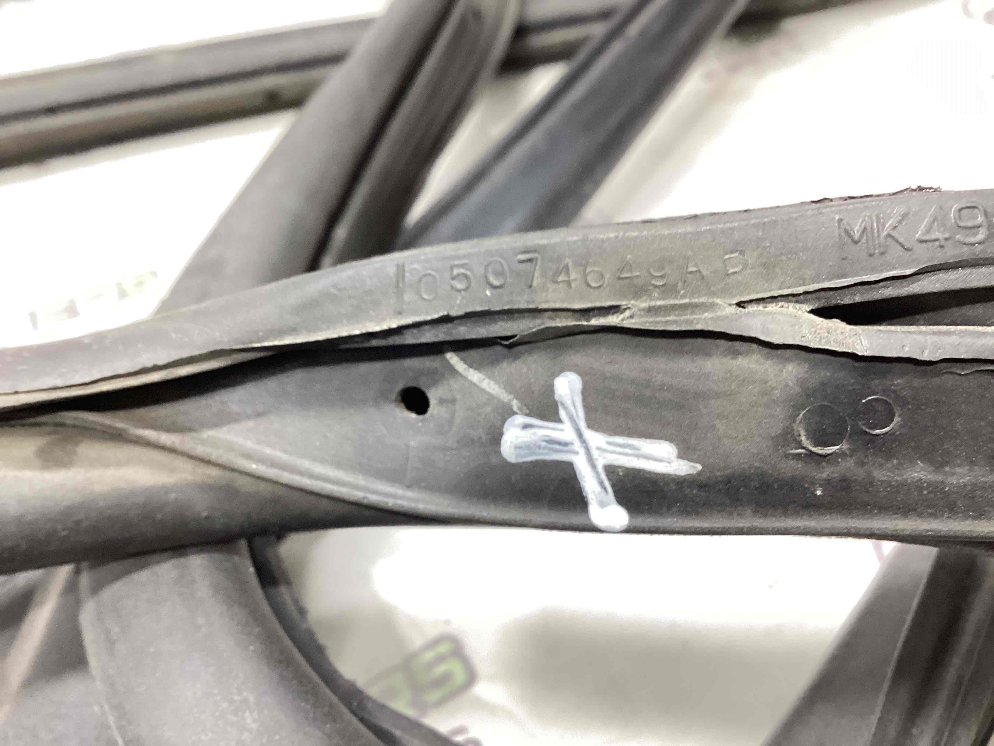 Ущільнювач скла, двері