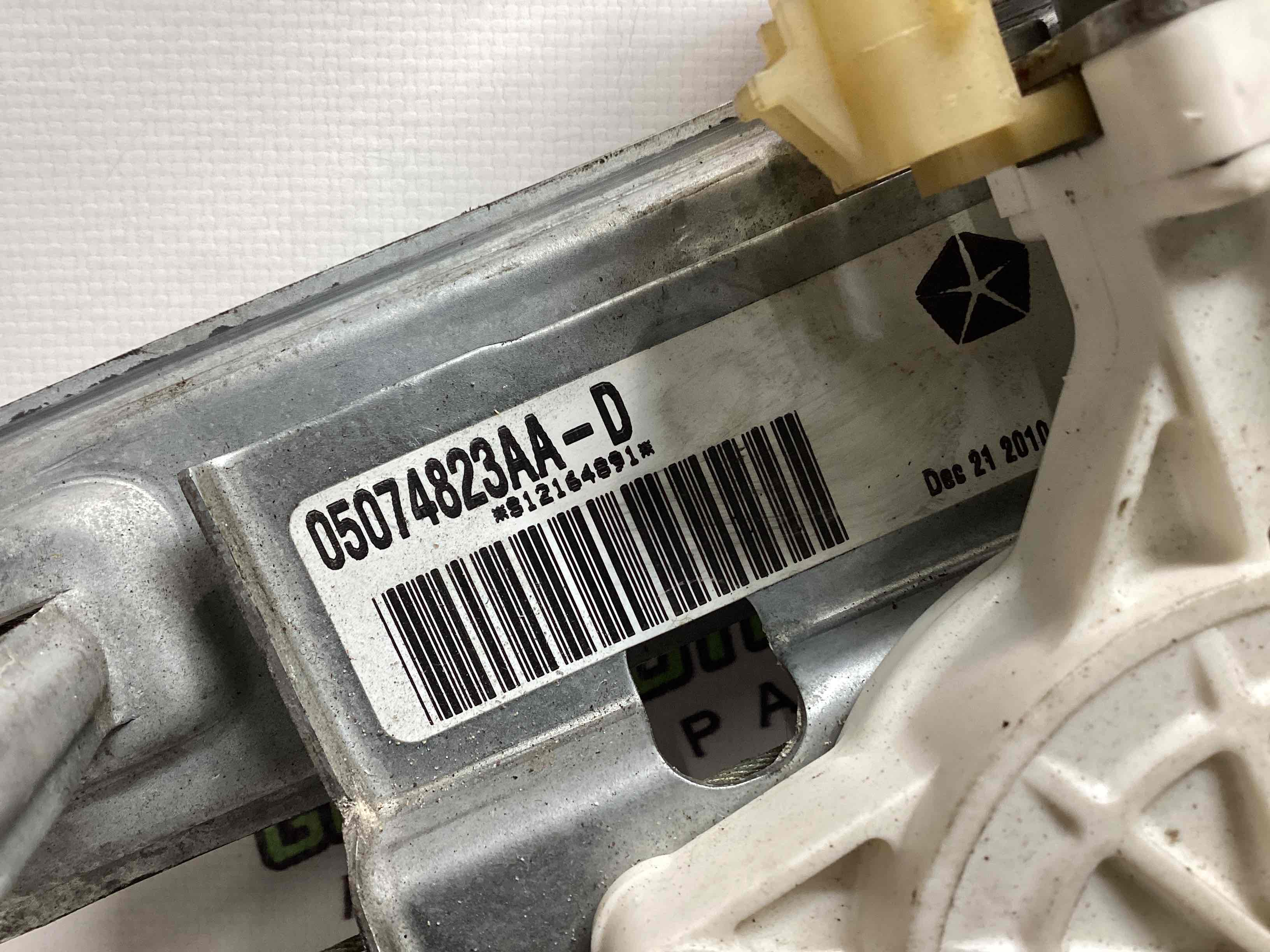 Склопідйомник задній лівий