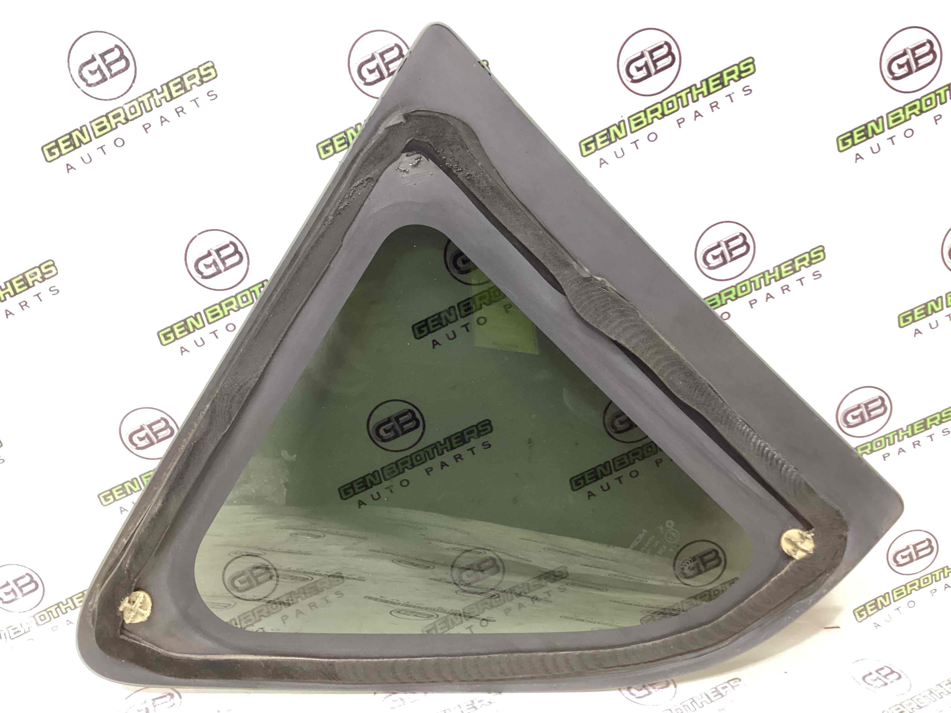 Скло кузовне бічне ліве