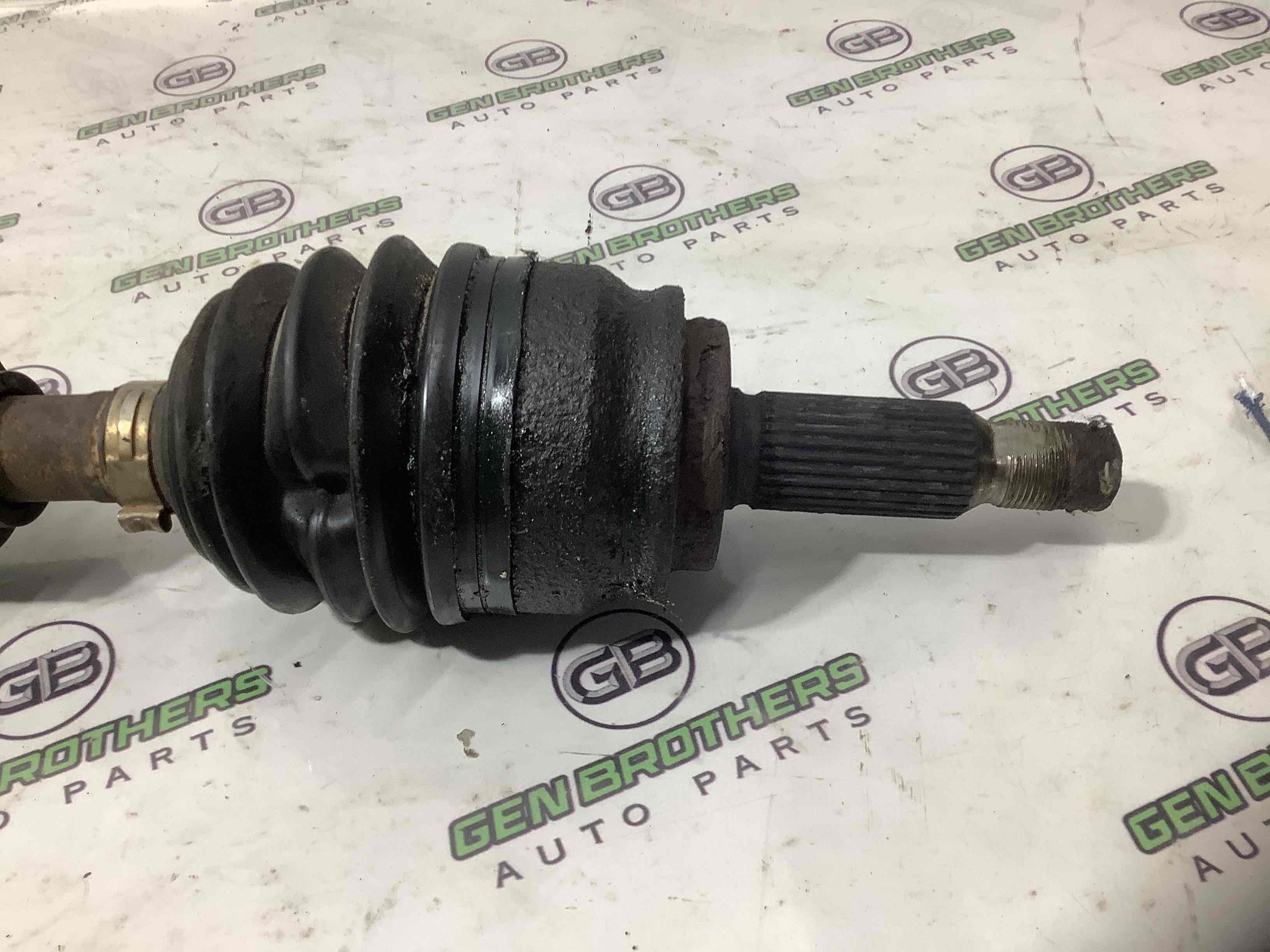 Піввісь передня ліва привідний вал, ШРУС