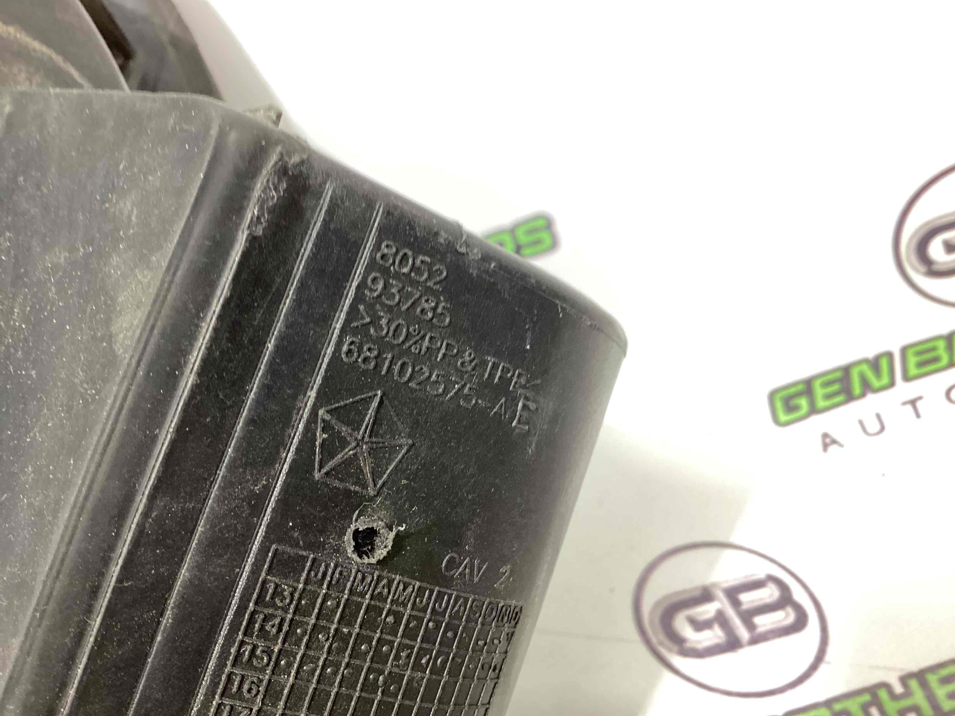 Лючок бензобака