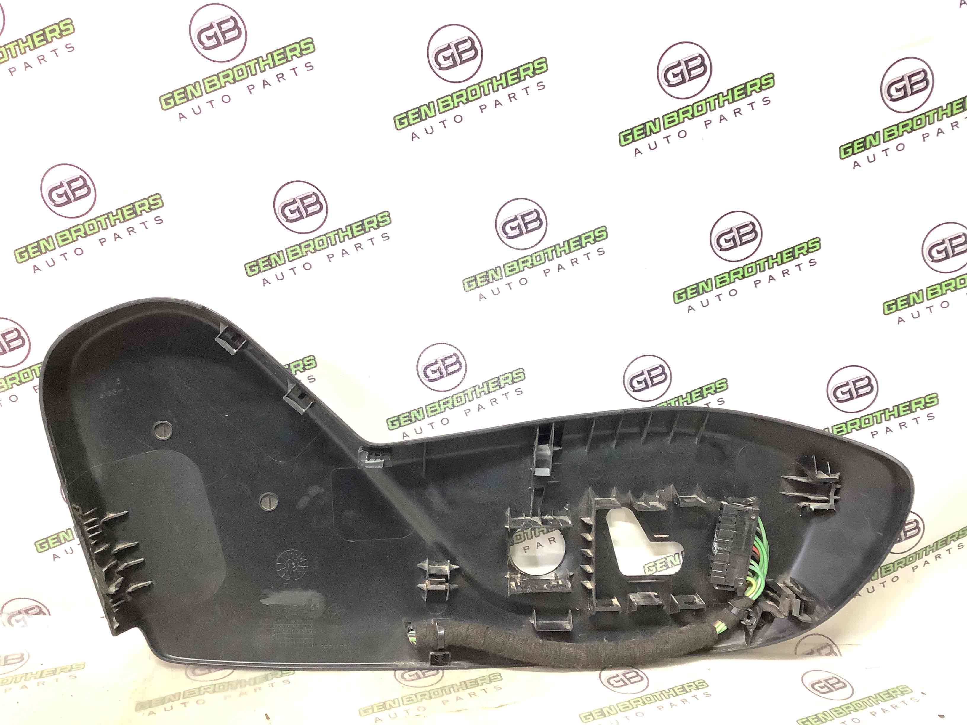 Пластикові елементи салону