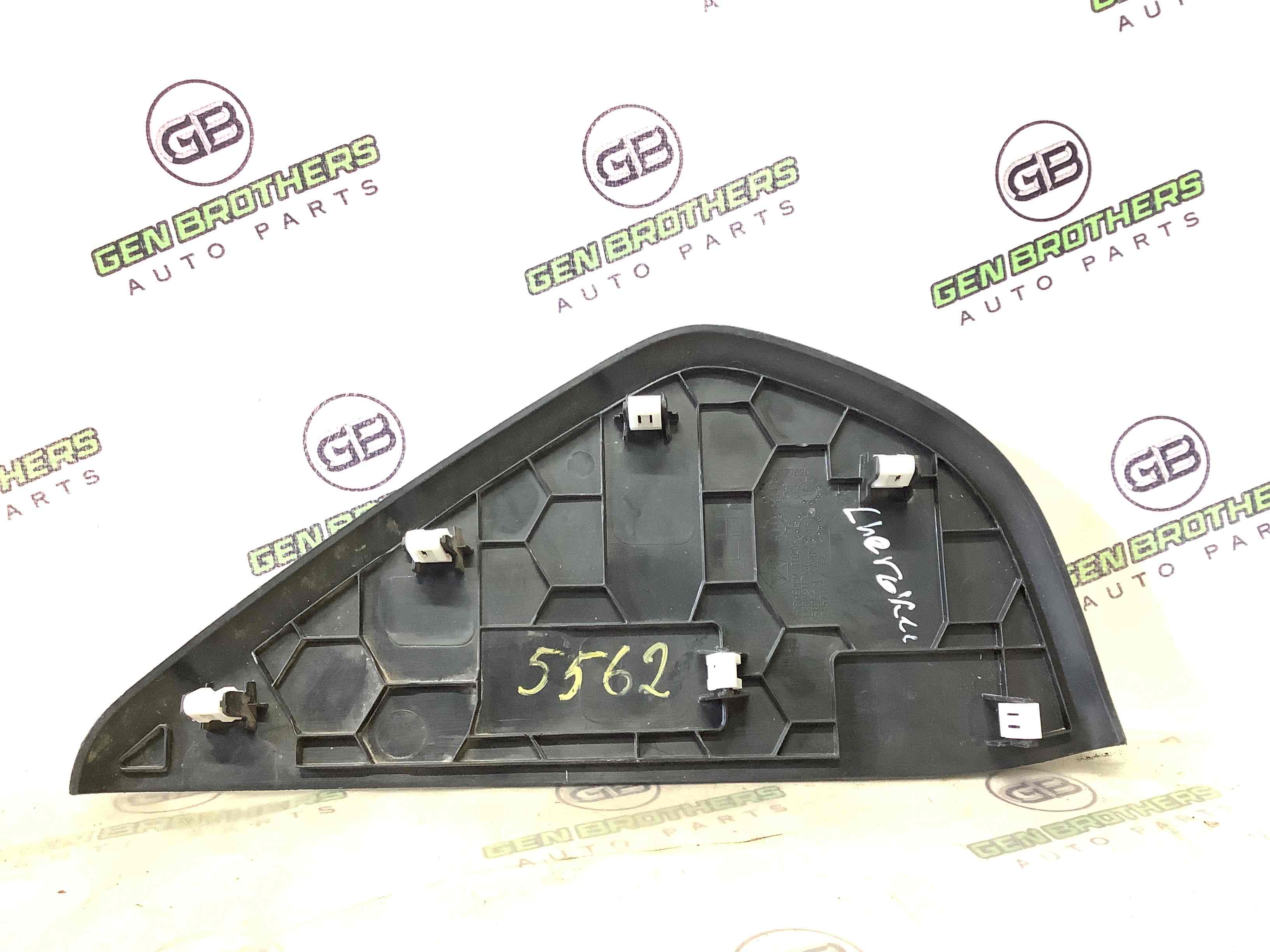 Обшивка панелі приладів торпедо