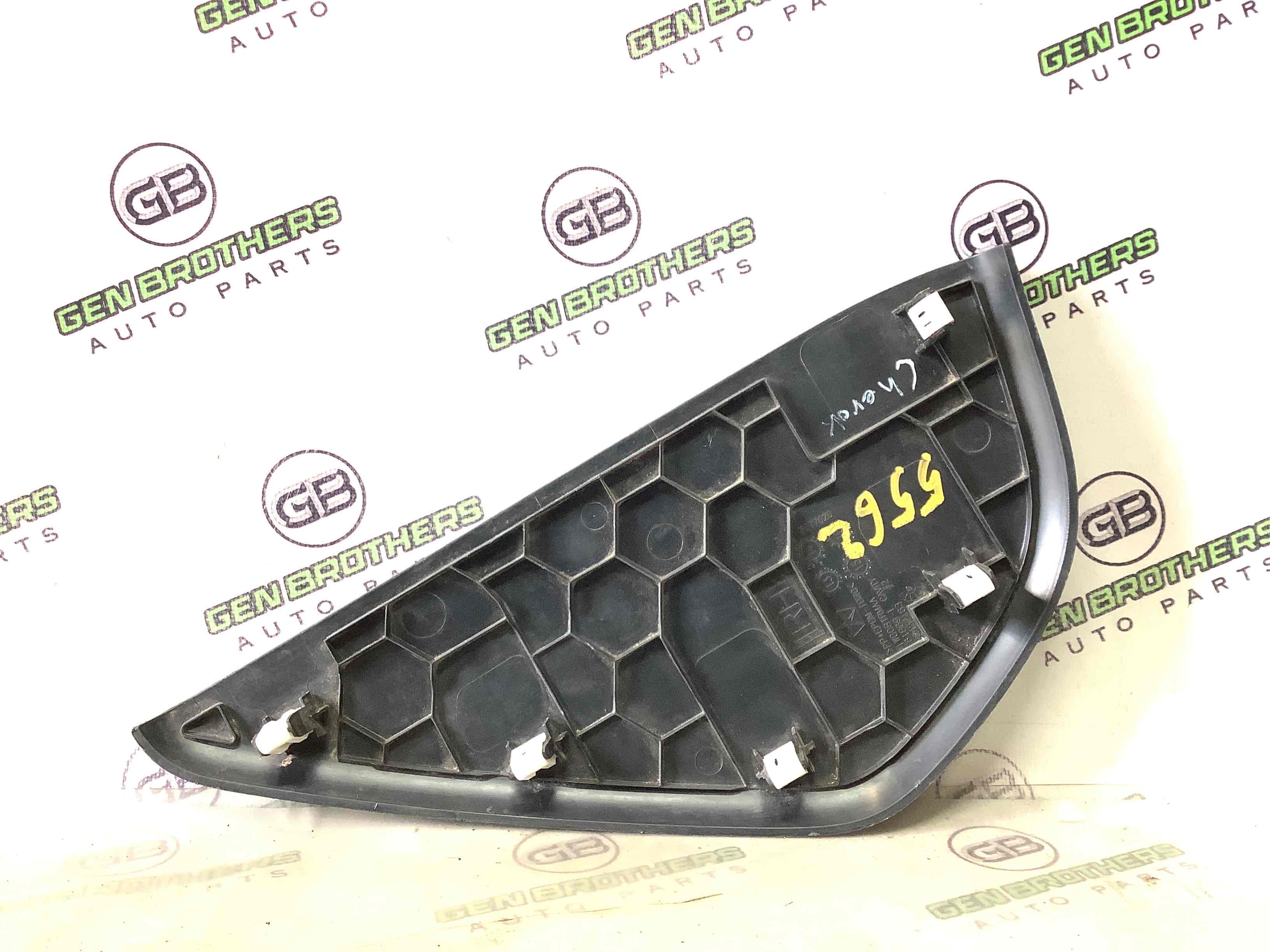 Обшивка панелі приладів торпедо