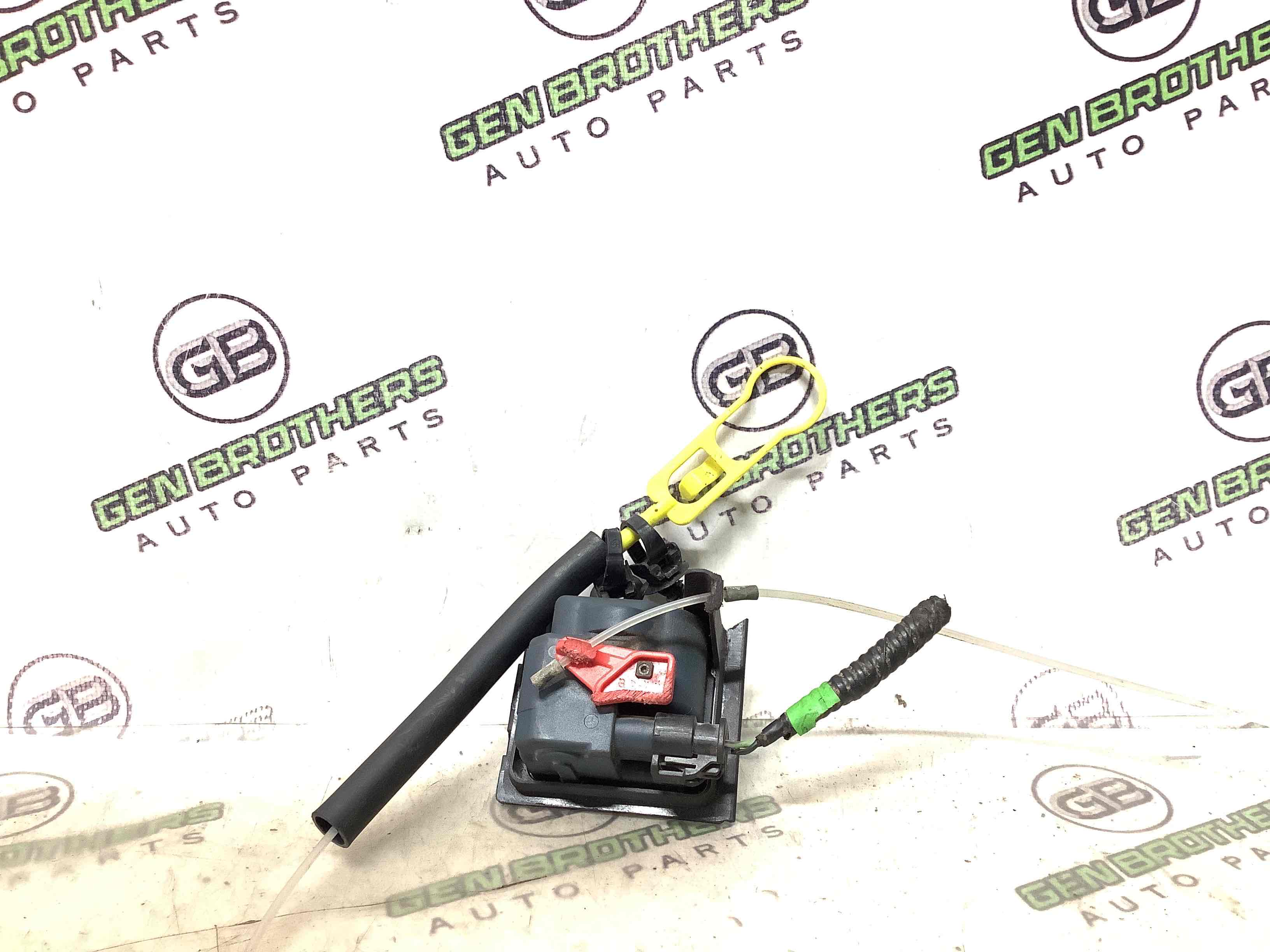 Замок лючка бензобака