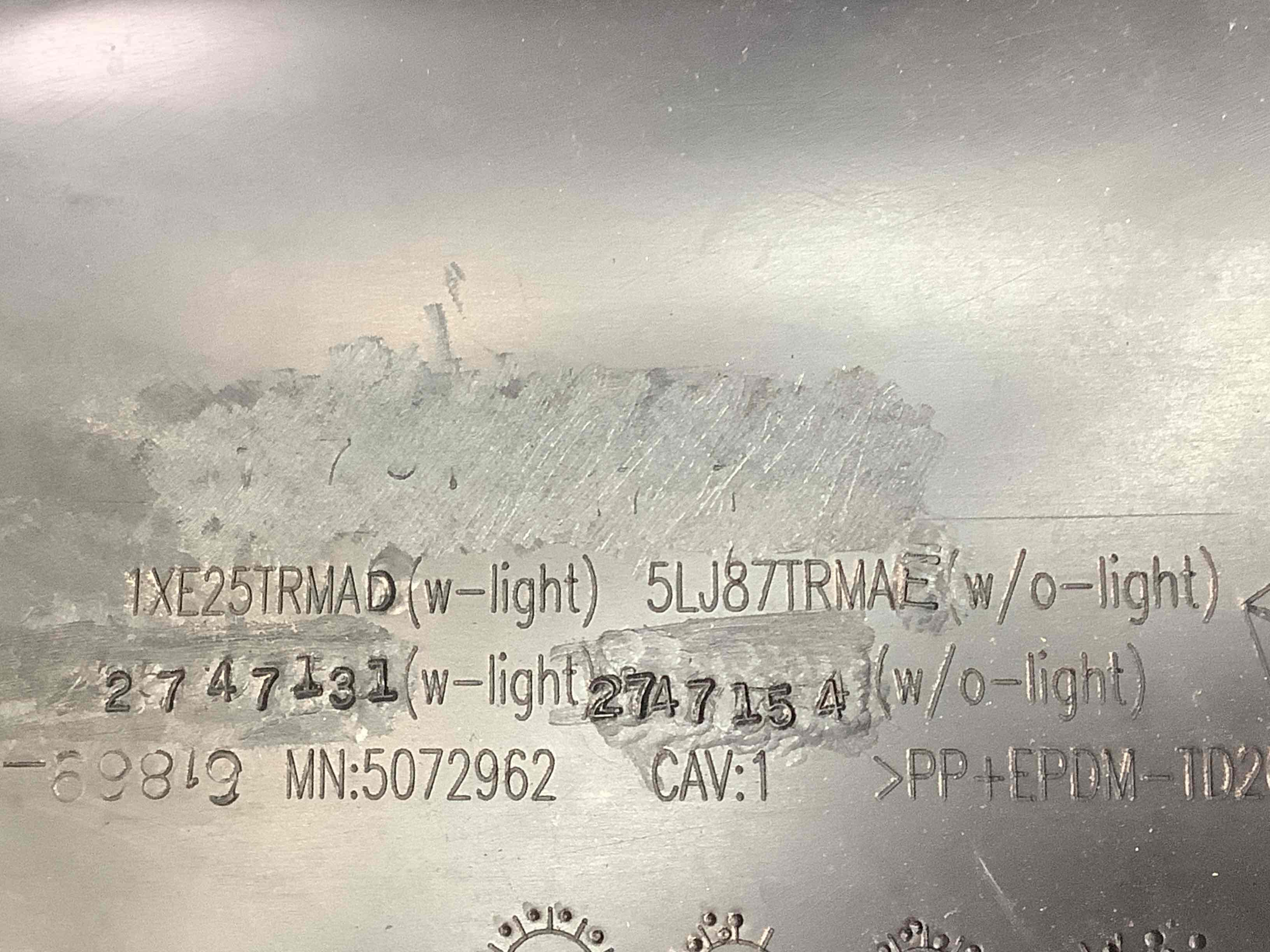 Обшивка панелі приладів торпедо