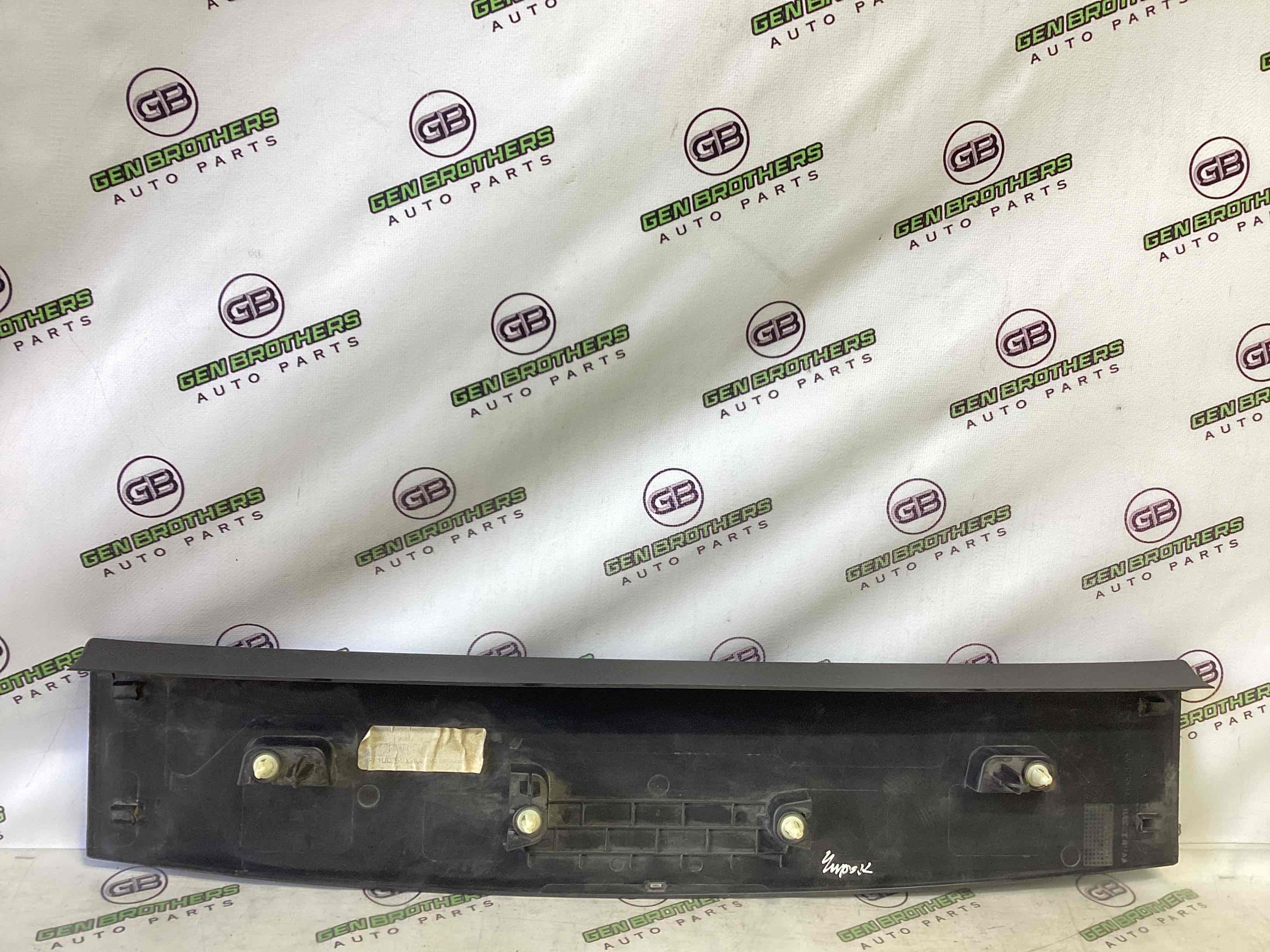 Елементи оздоблення багажника