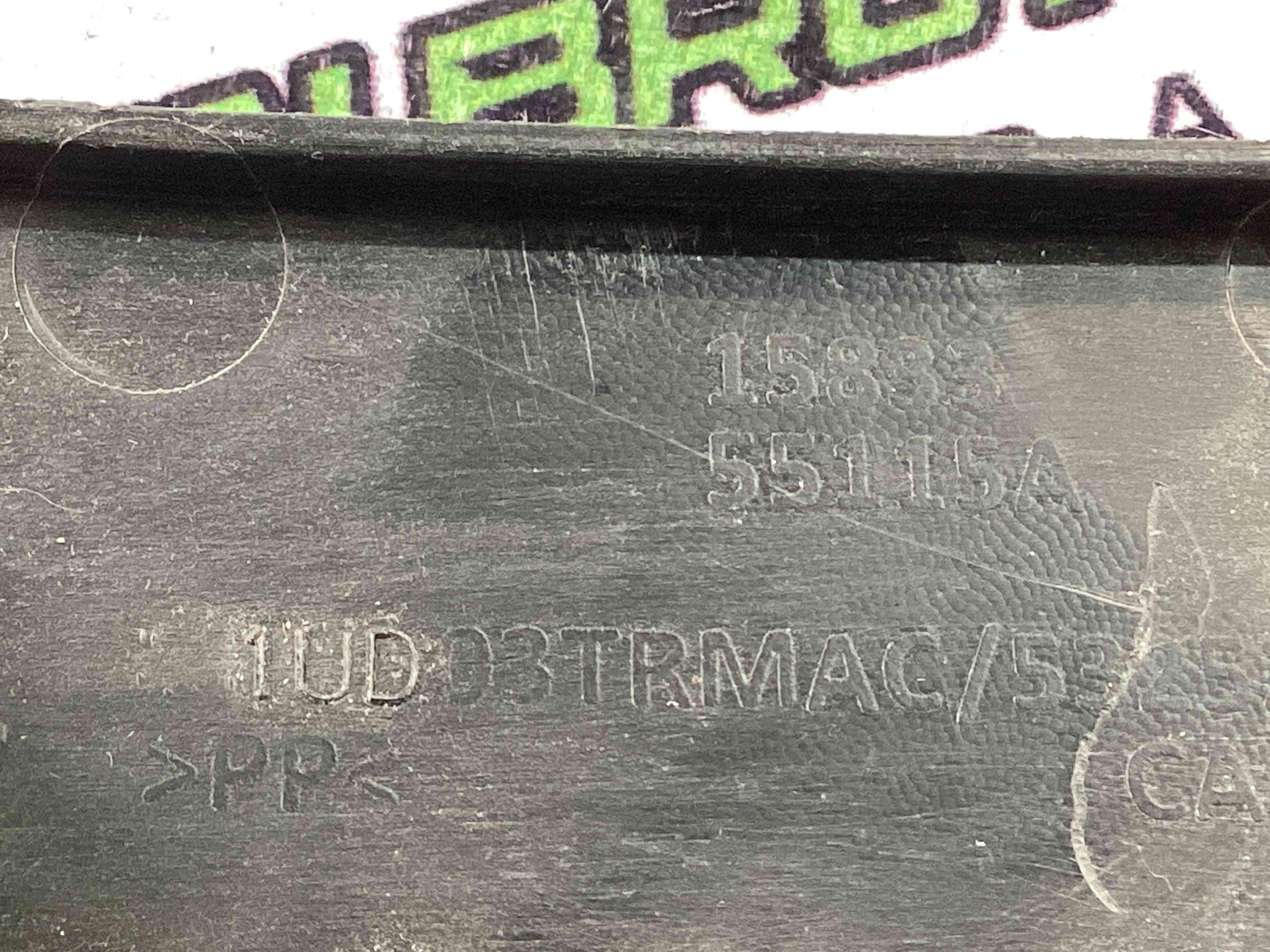 Обшивка центральної стійки ліва