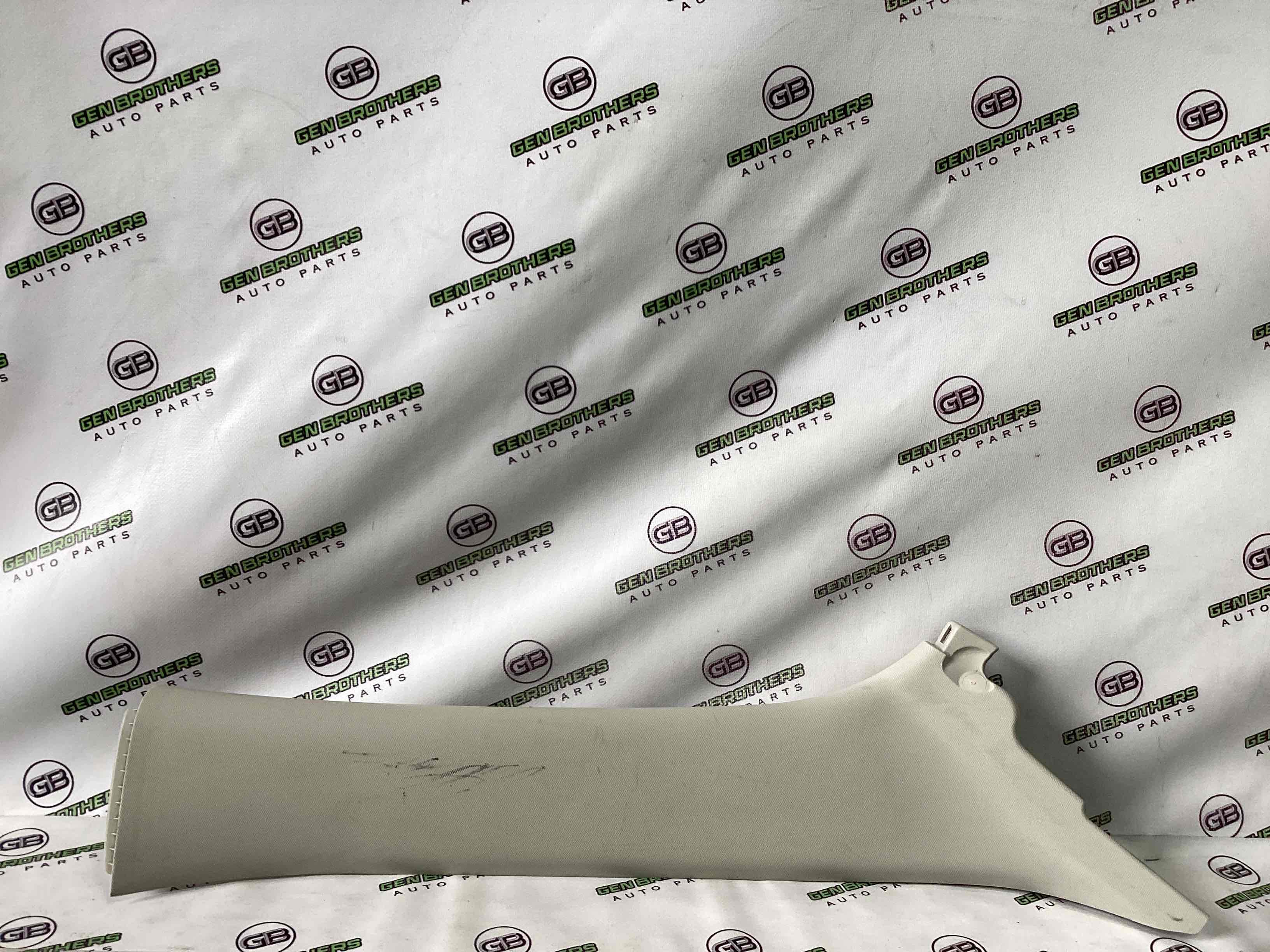 Обшивка передньої стійки права