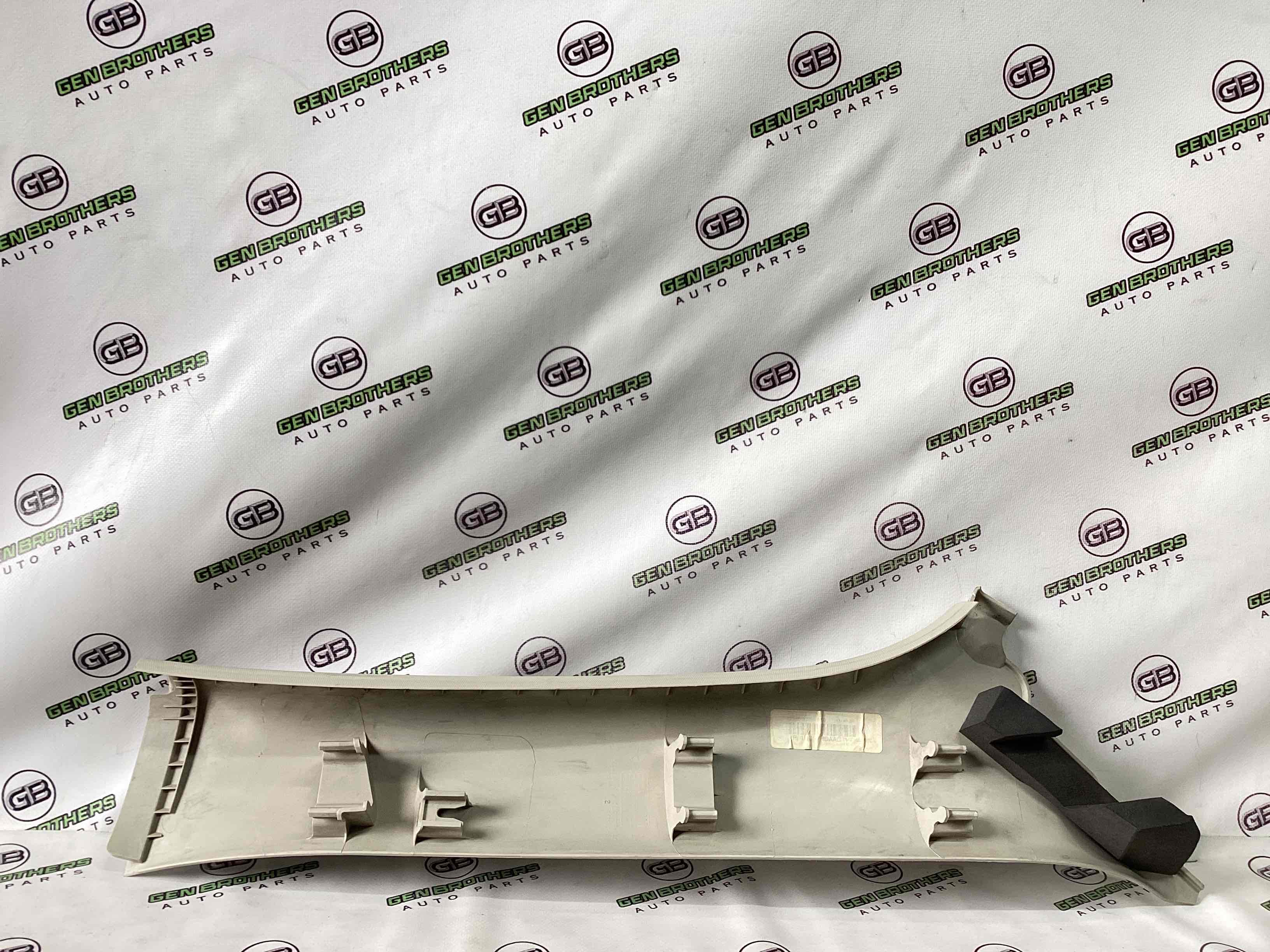 Обшивка передньої стійки ліва