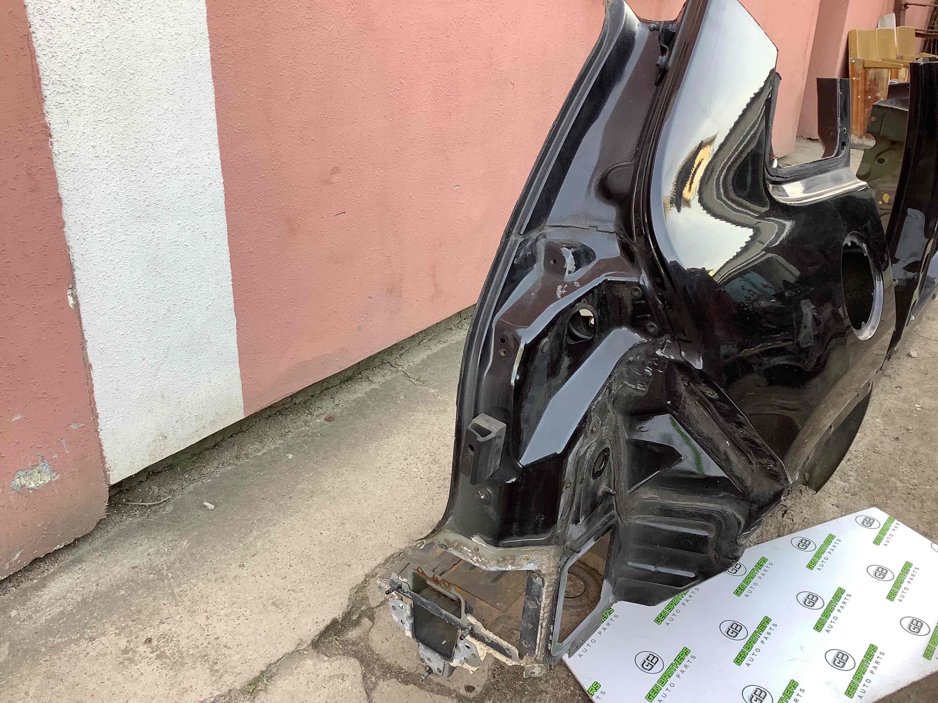 Чверть кузов права частина