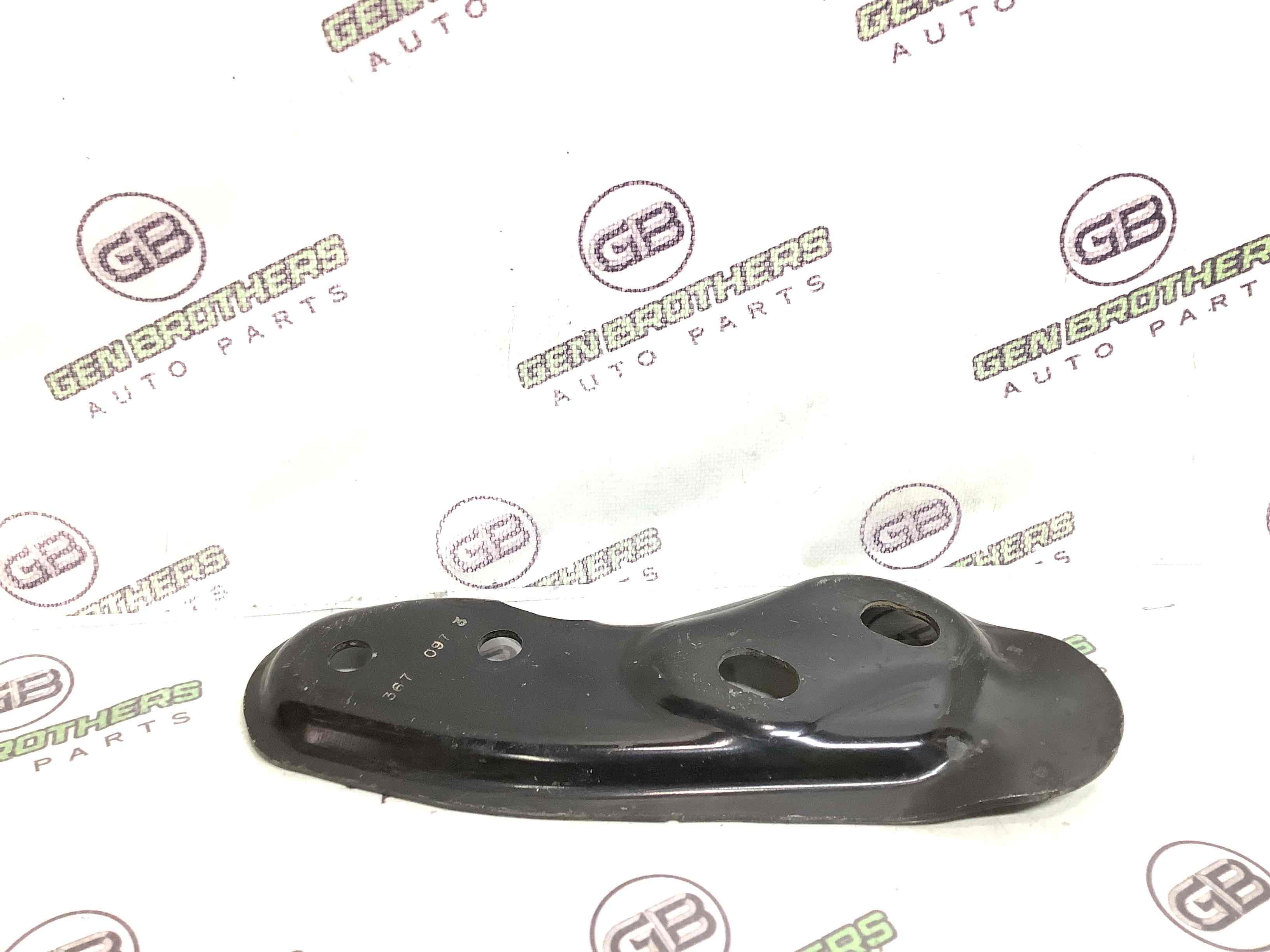 Кронштейн переднього підрамника