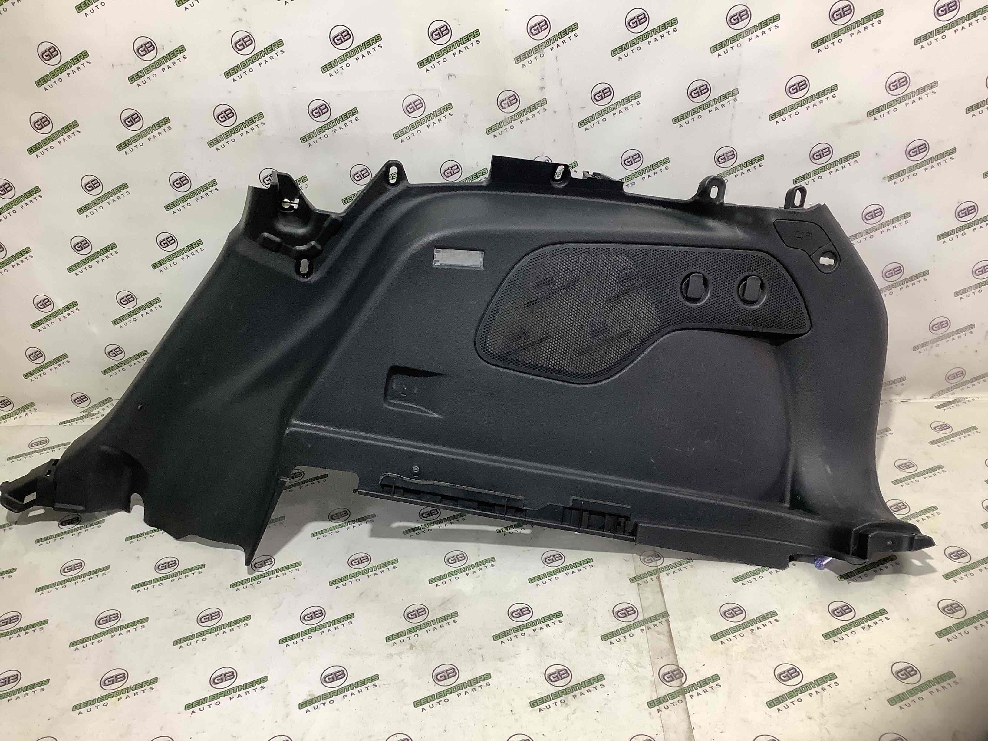 Елементи оздоблення багажника