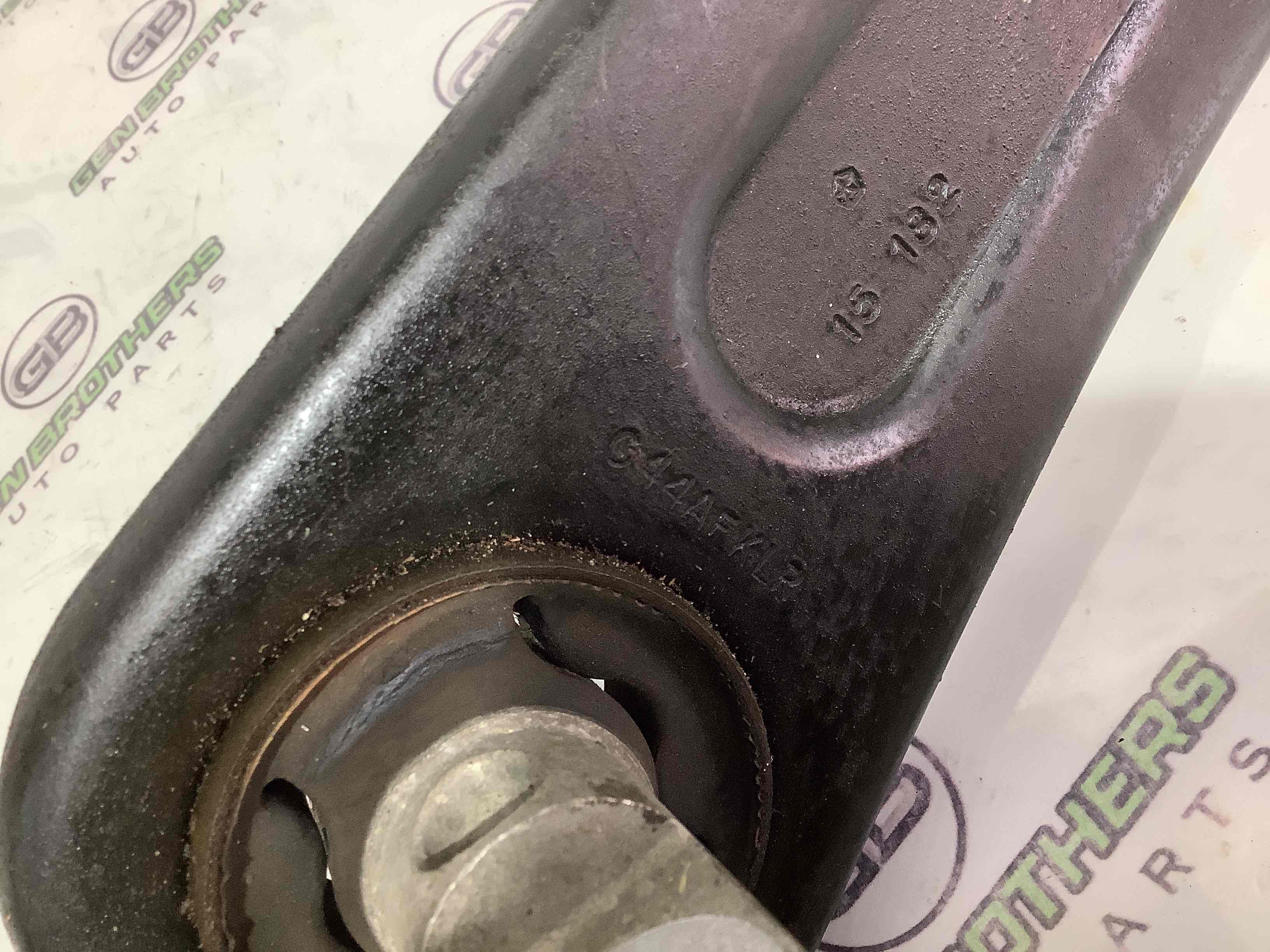 Важіль задній правий