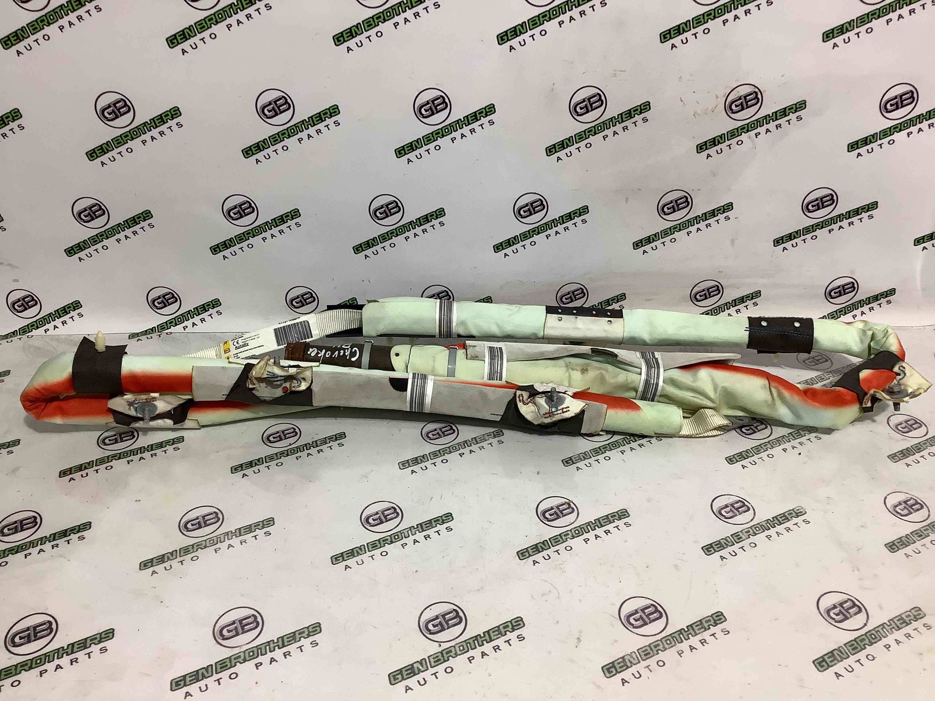 Подушка безпеки збоку шторка