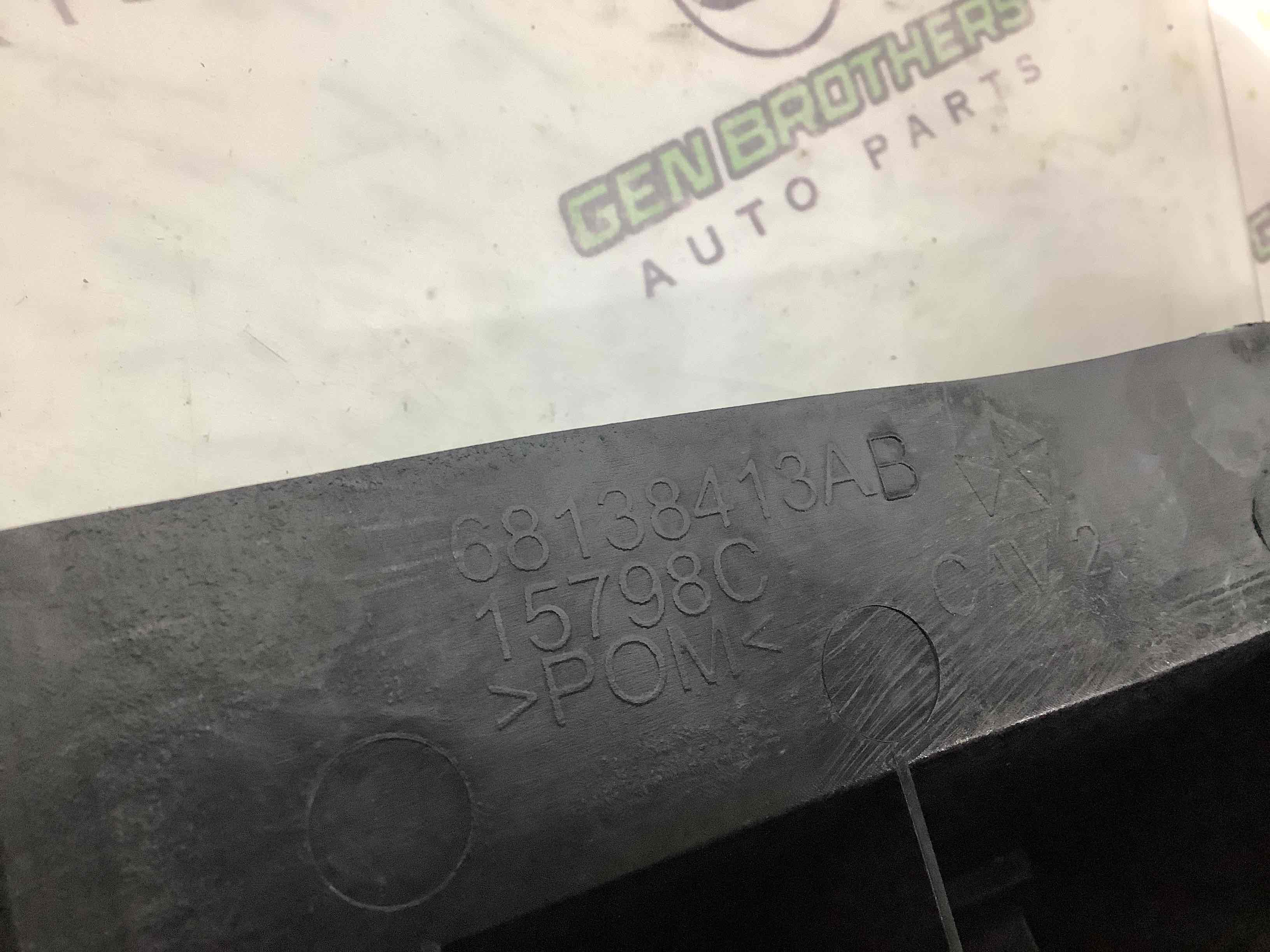 Кріплення заднього бампера центральне