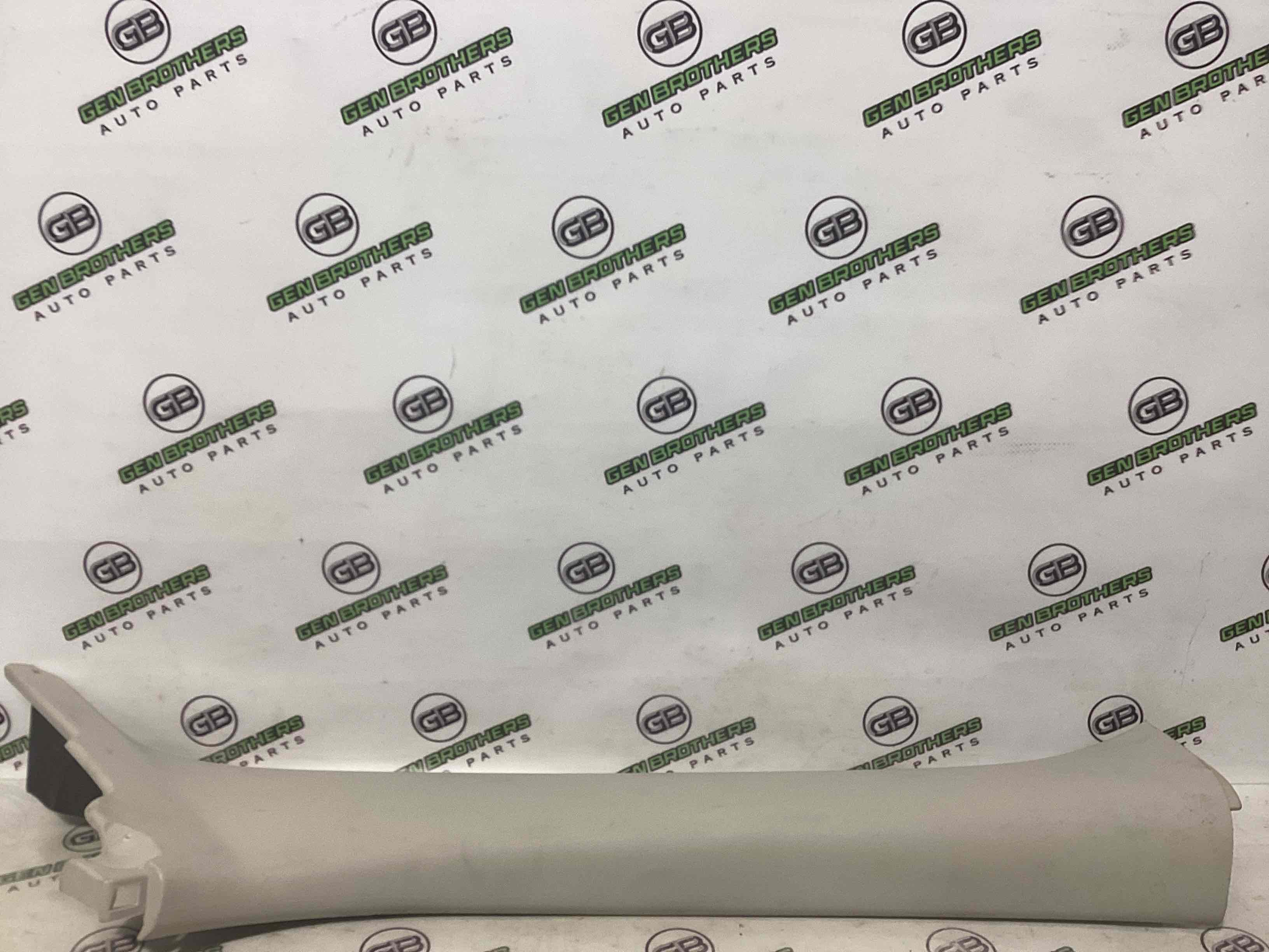 Обшивка передньої стійки права