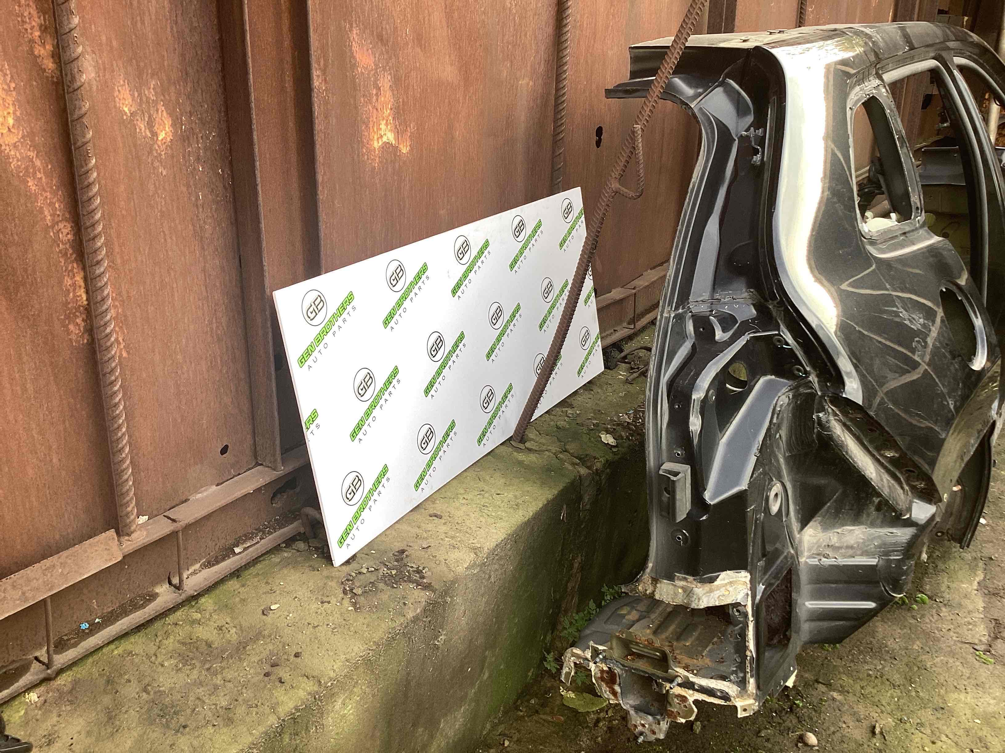 Чверть кузов права частина