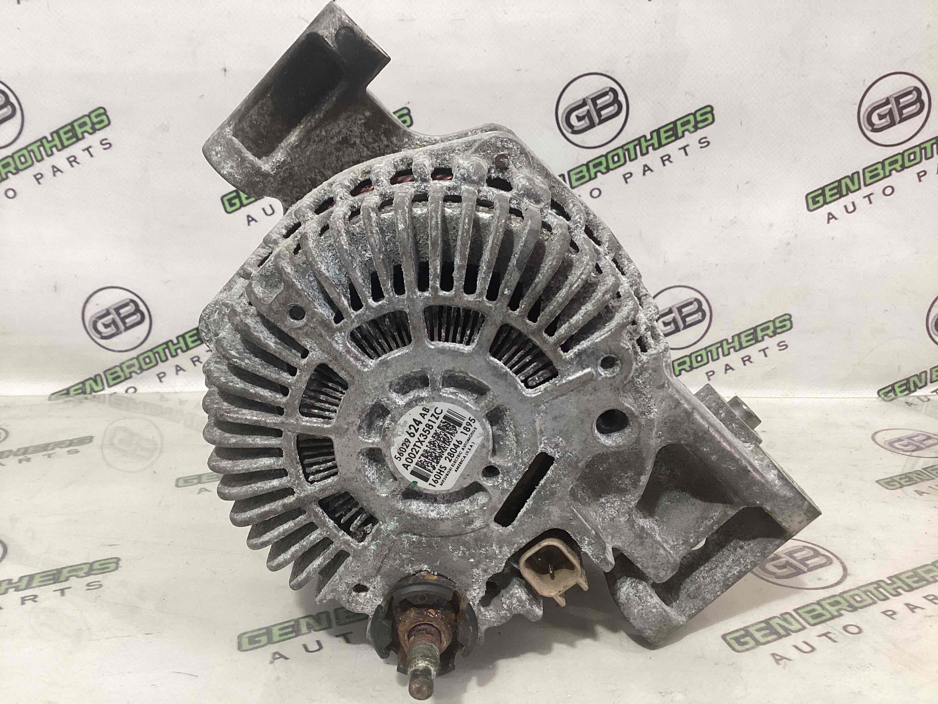 Генератор, кронштейн генератора