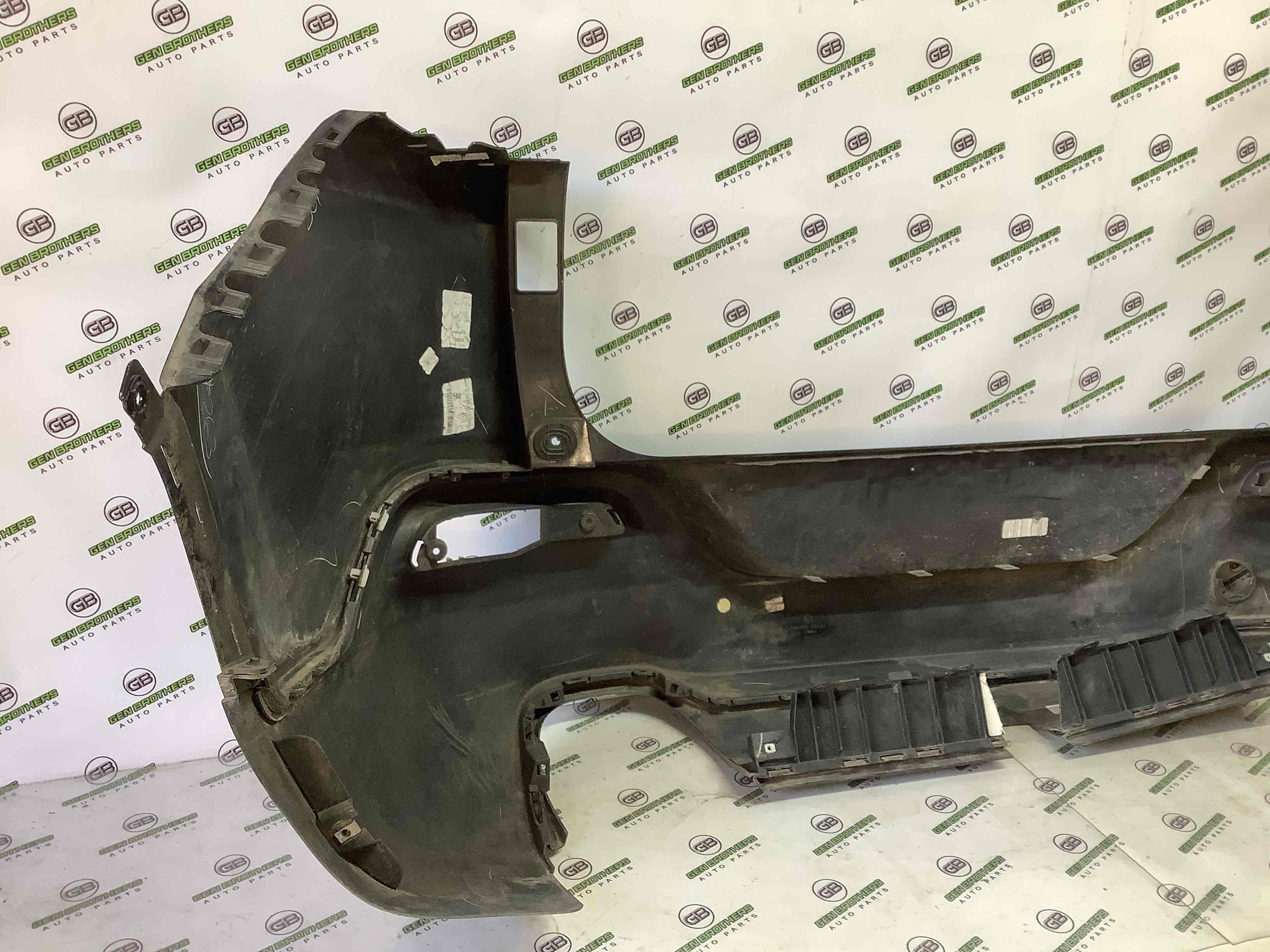 Бампер задній