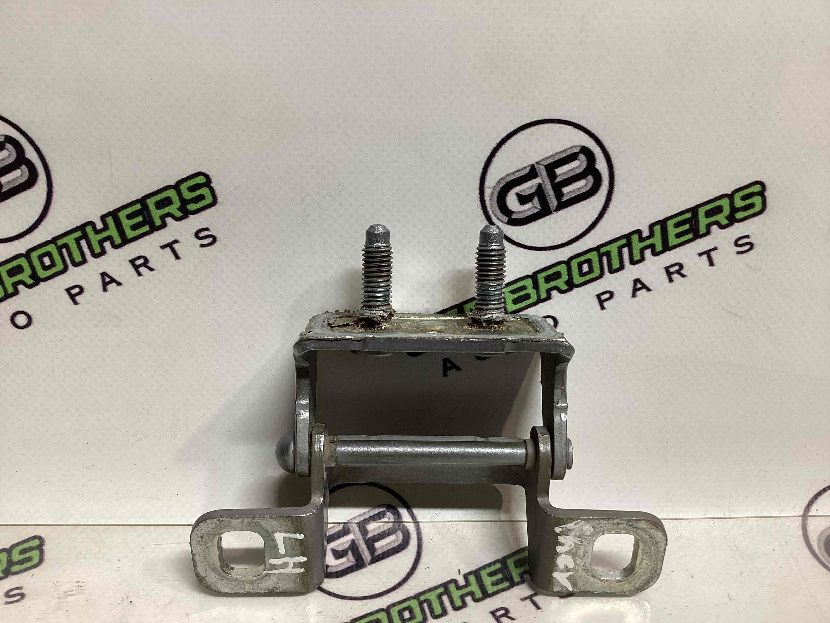 Петля кришки багажника, двері багажника