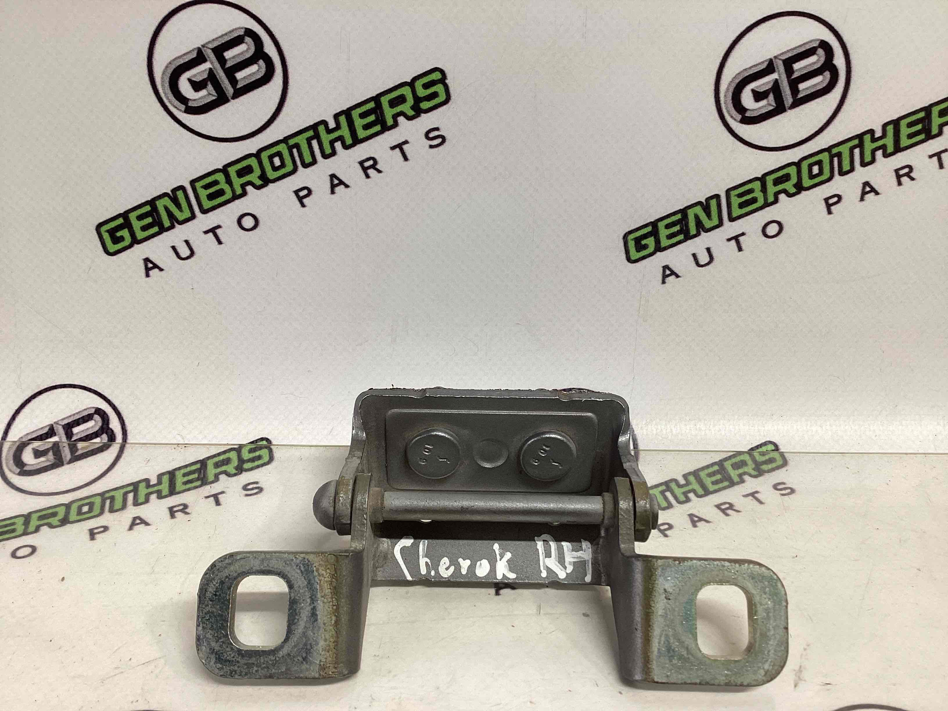 Петля кришки багажника, двері багажника